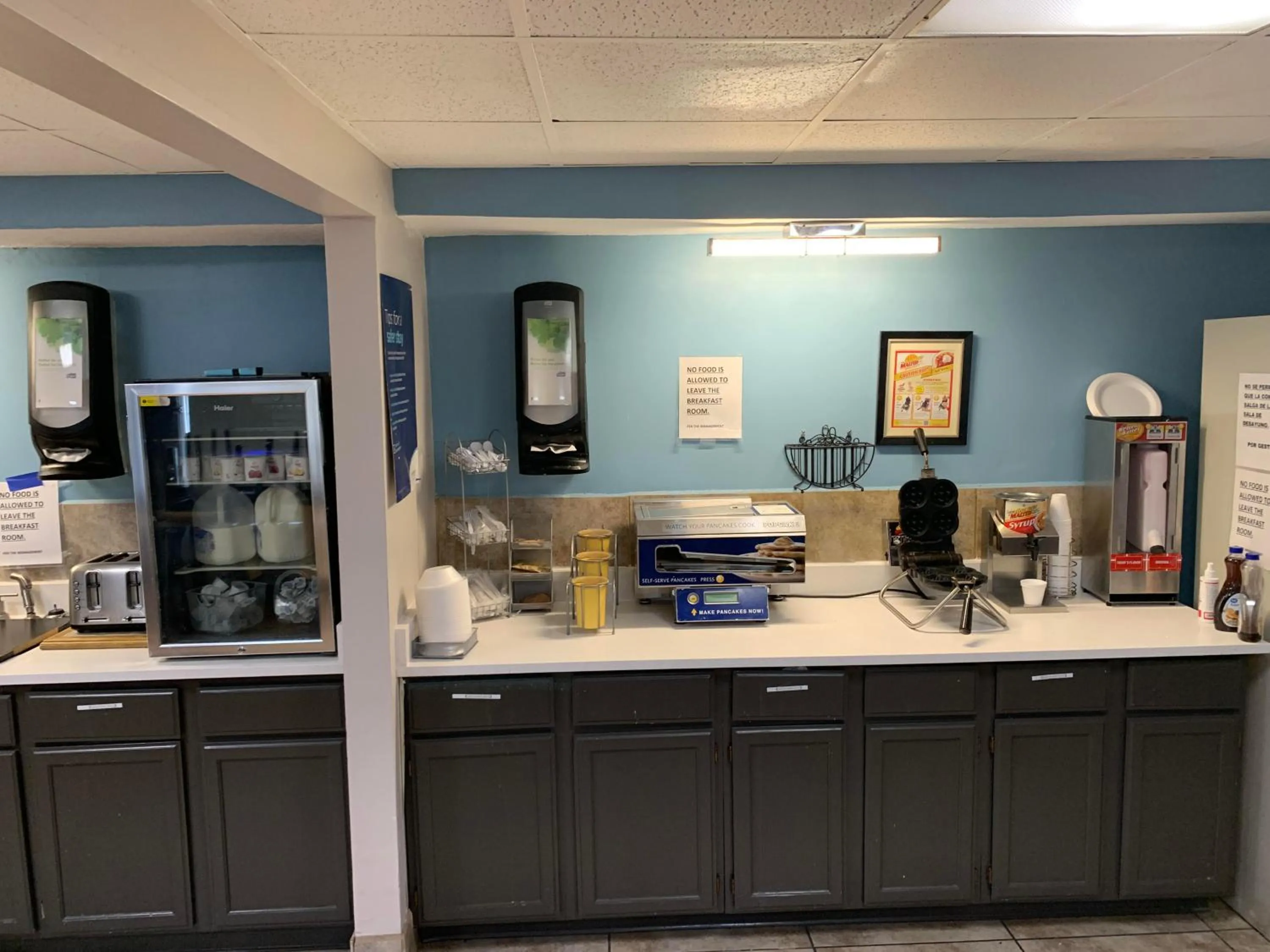 Breakfast in Days Inn by Wyndham Louisville Airport Fair and Expo Center