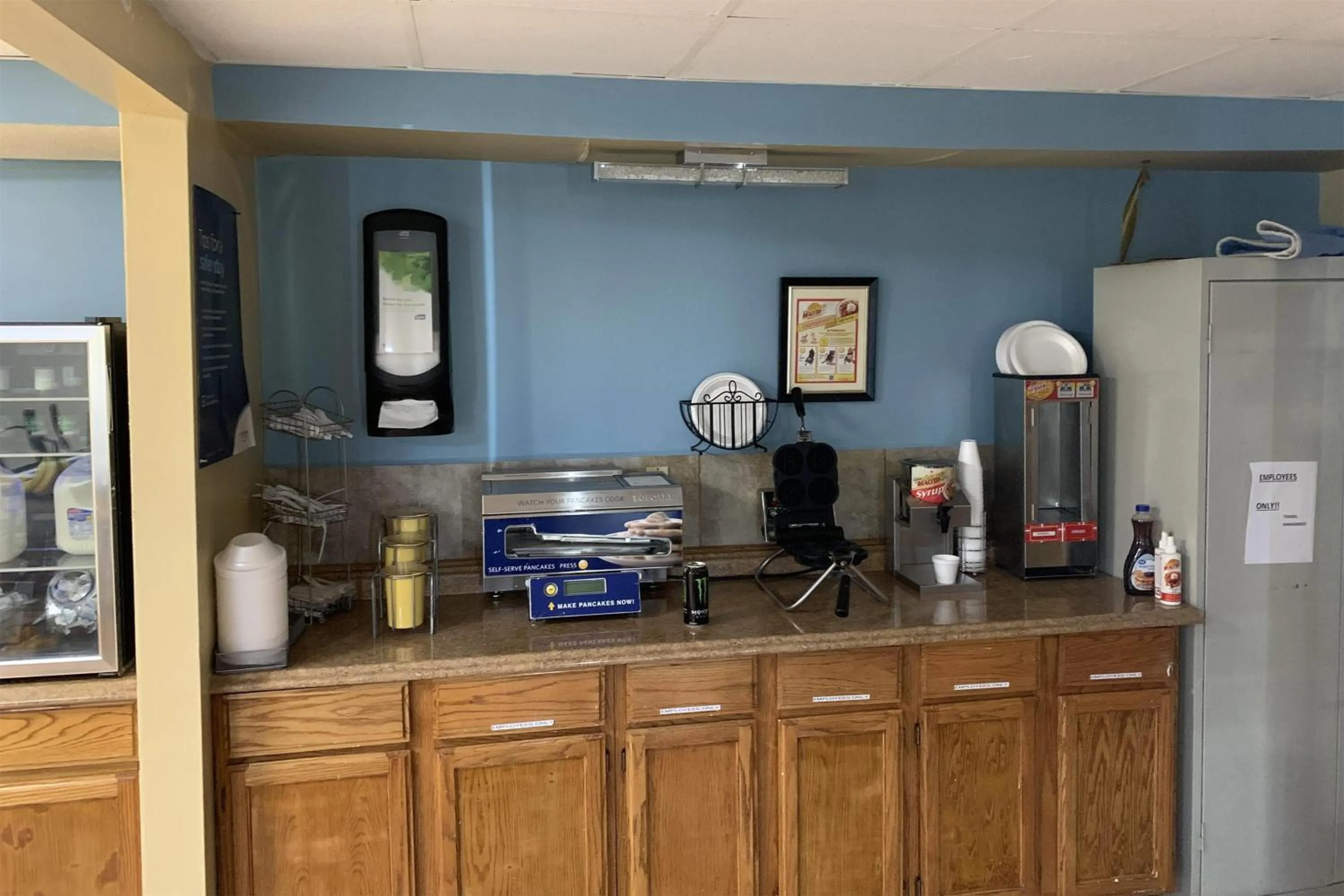 Breakfast in Days Inn by Wyndham Louisville Airport Fair and Expo Center