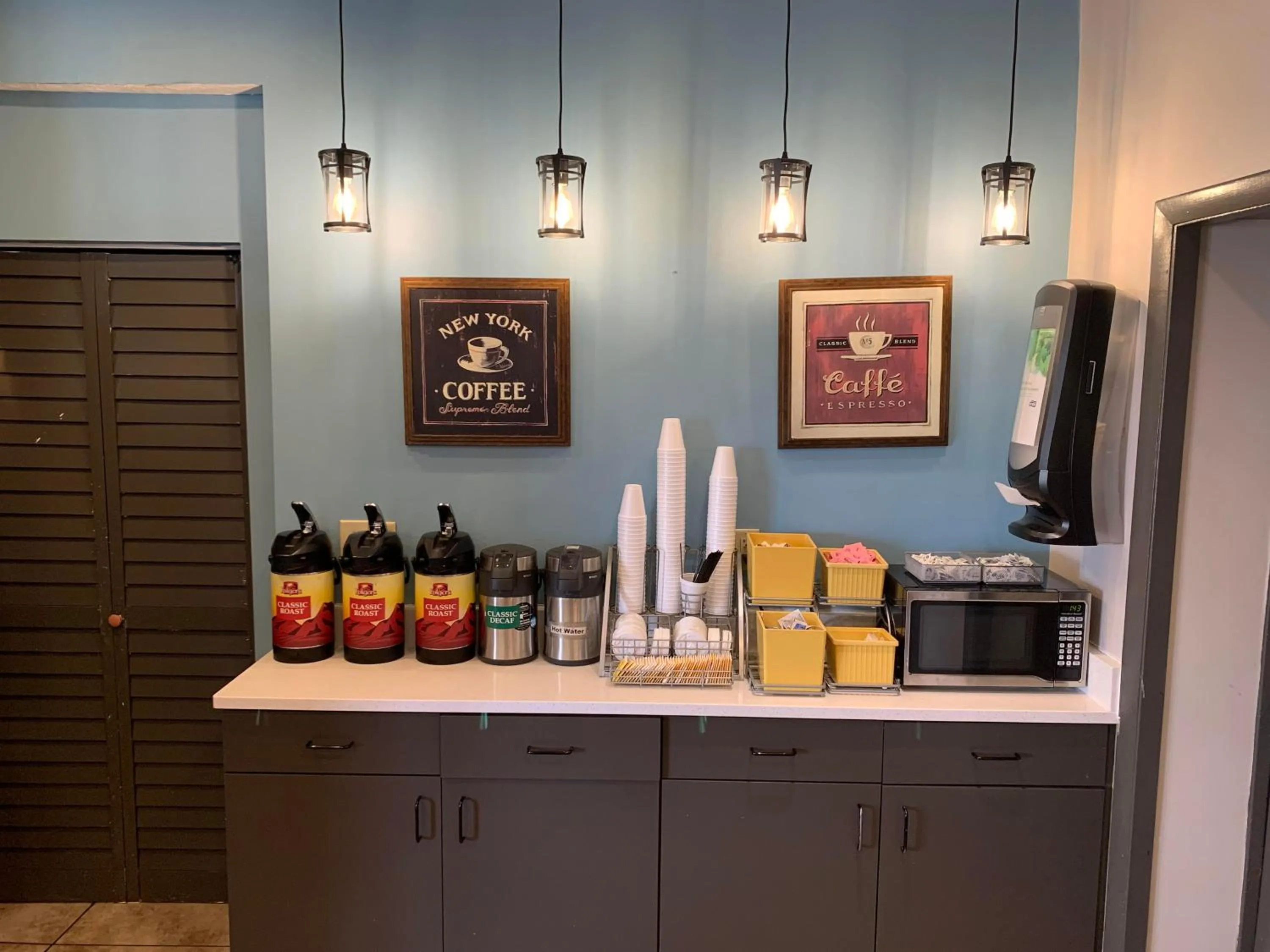 Breakfast in Days Inn by Wyndham Louisville Airport Fair and Expo Center