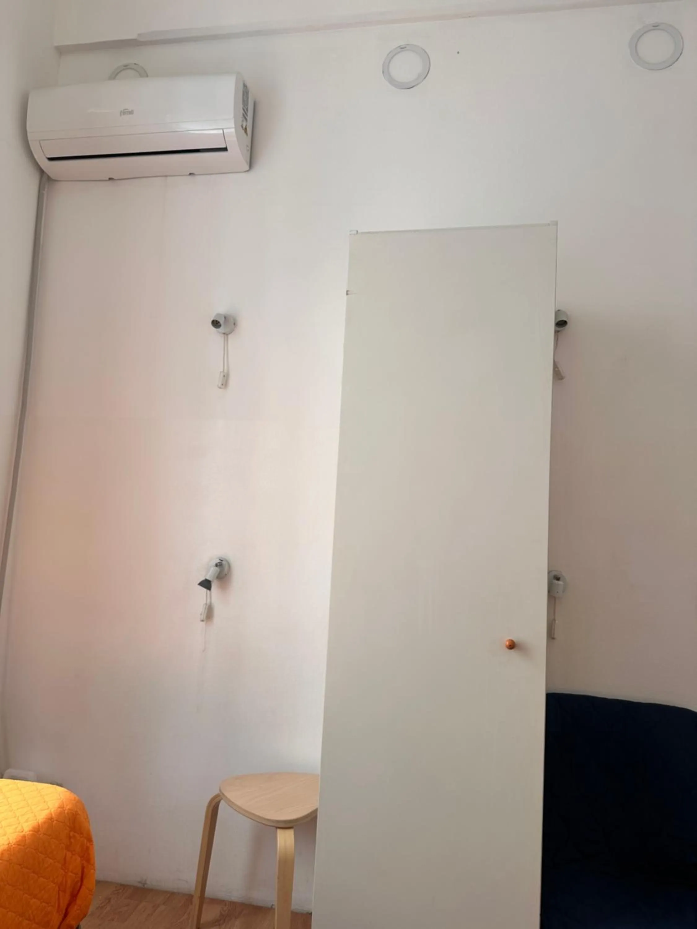 air conditioner in Via Zara