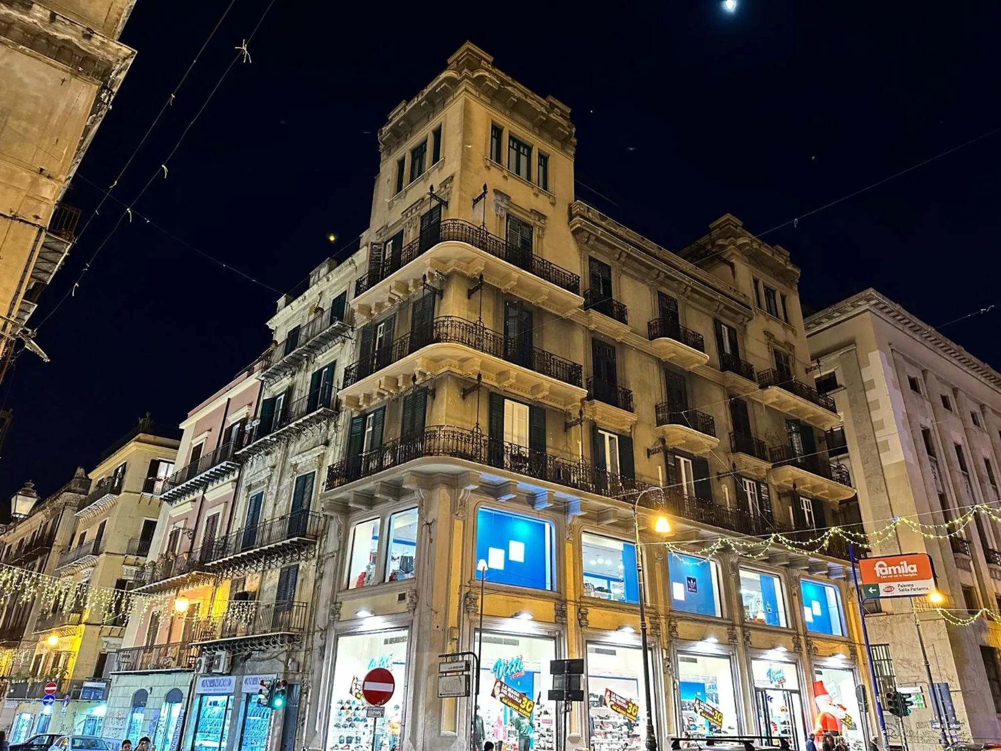 Property building in Via Zara