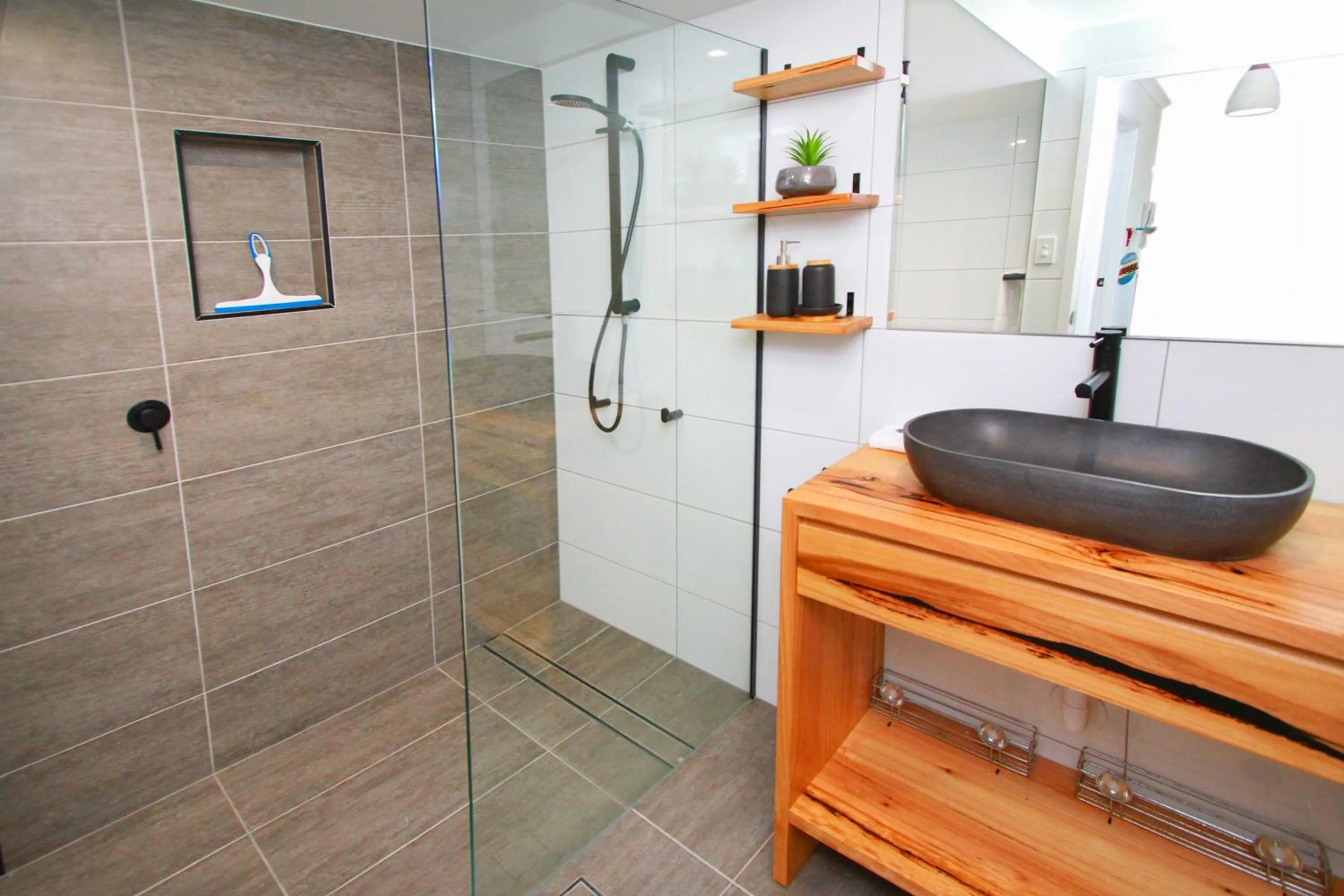 Shower in Narrowneck Court Holiday Apartments