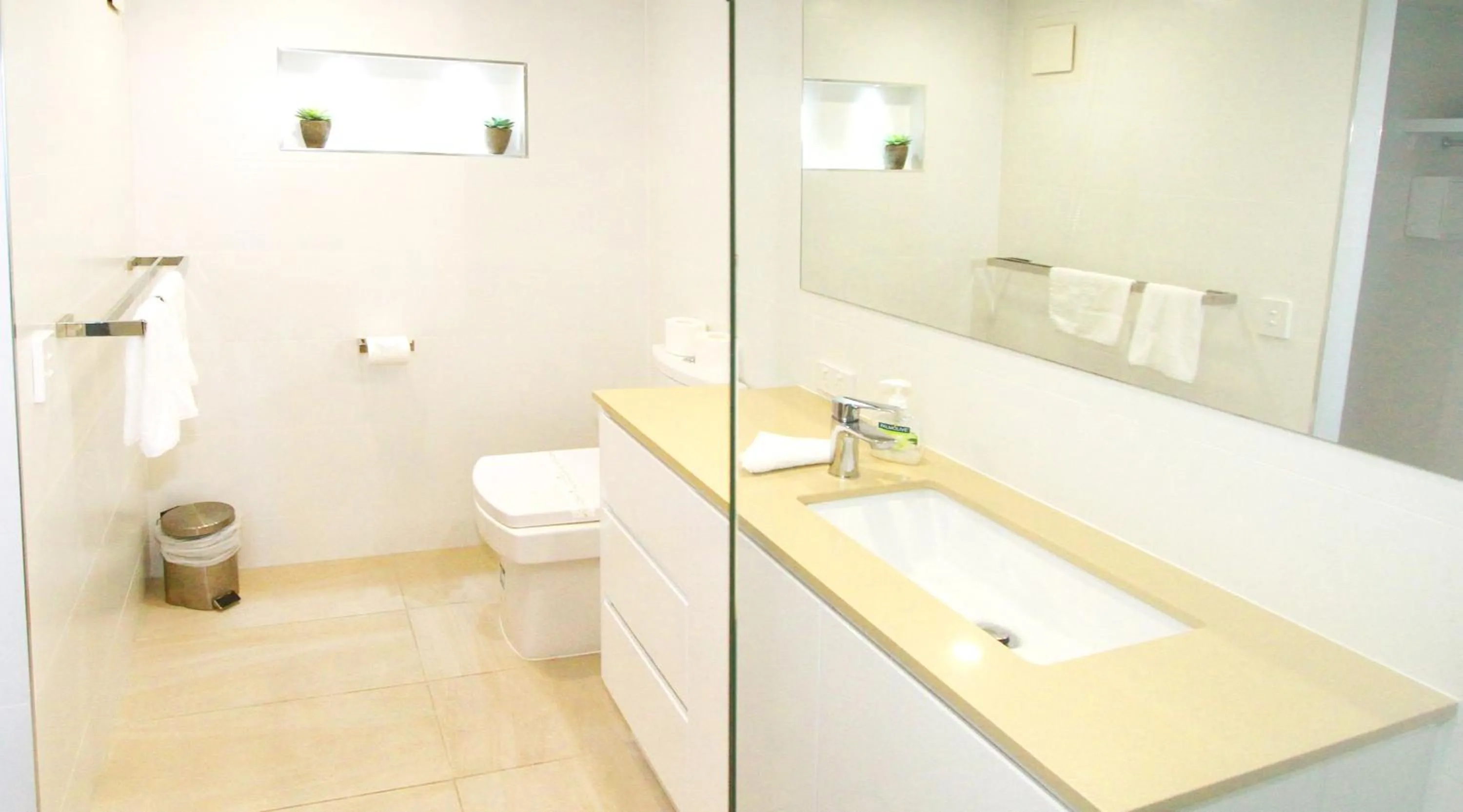 Bathroom in Narrowneck Court Holiday Apartments