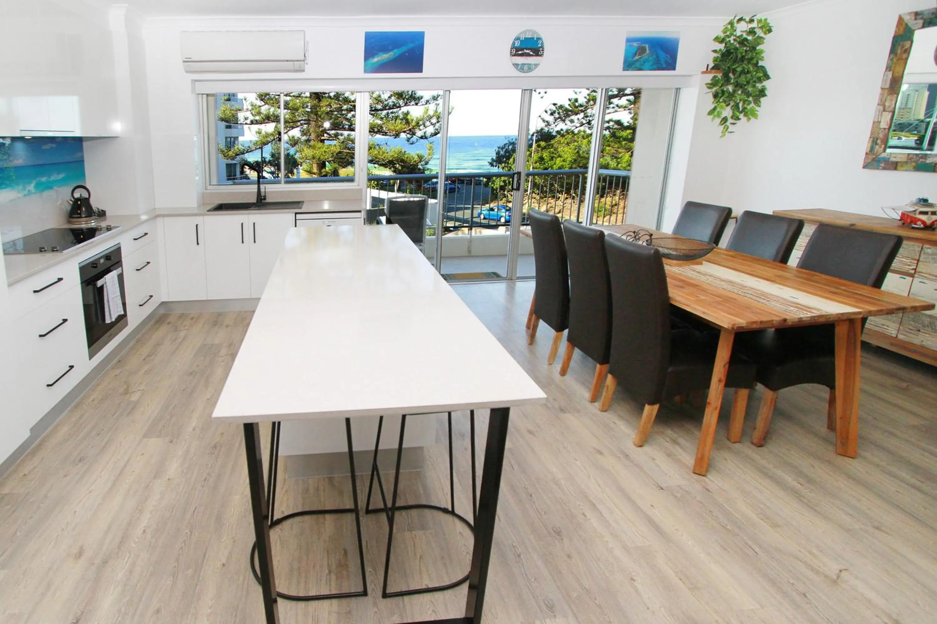 Kitchen or kitchenette in Narrowneck Court Holiday Apartments