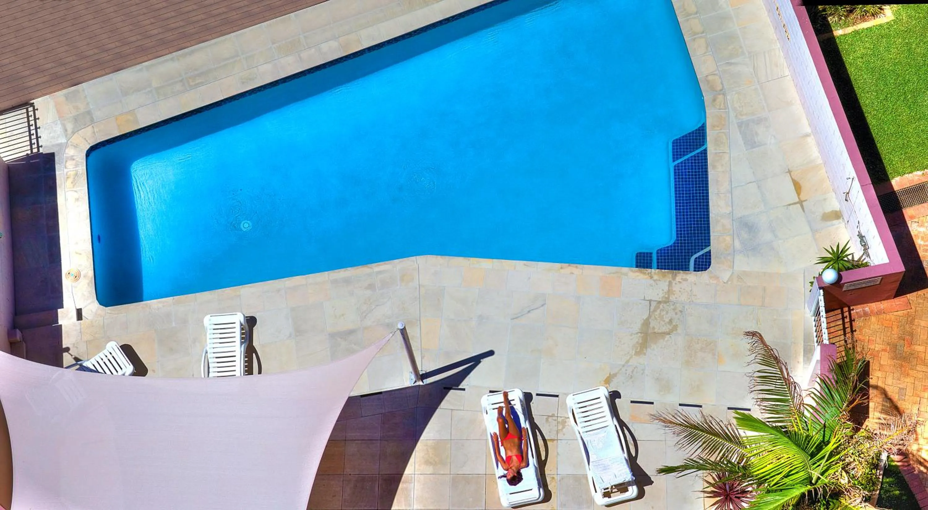 Swimming pool in Narrowneck Court Holiday Apartments