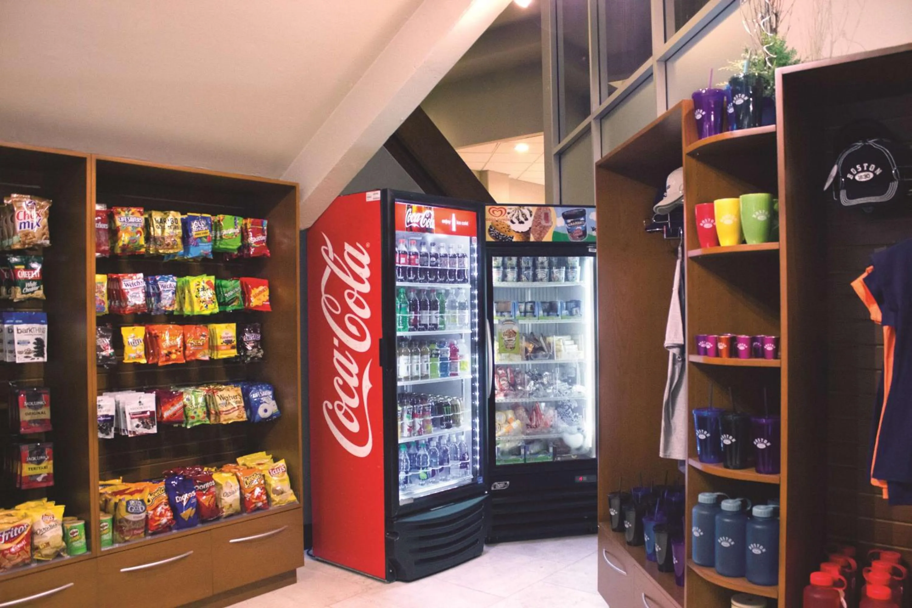 On-site shops in DoubleTree by Hilton Hotel Boston - Downtown