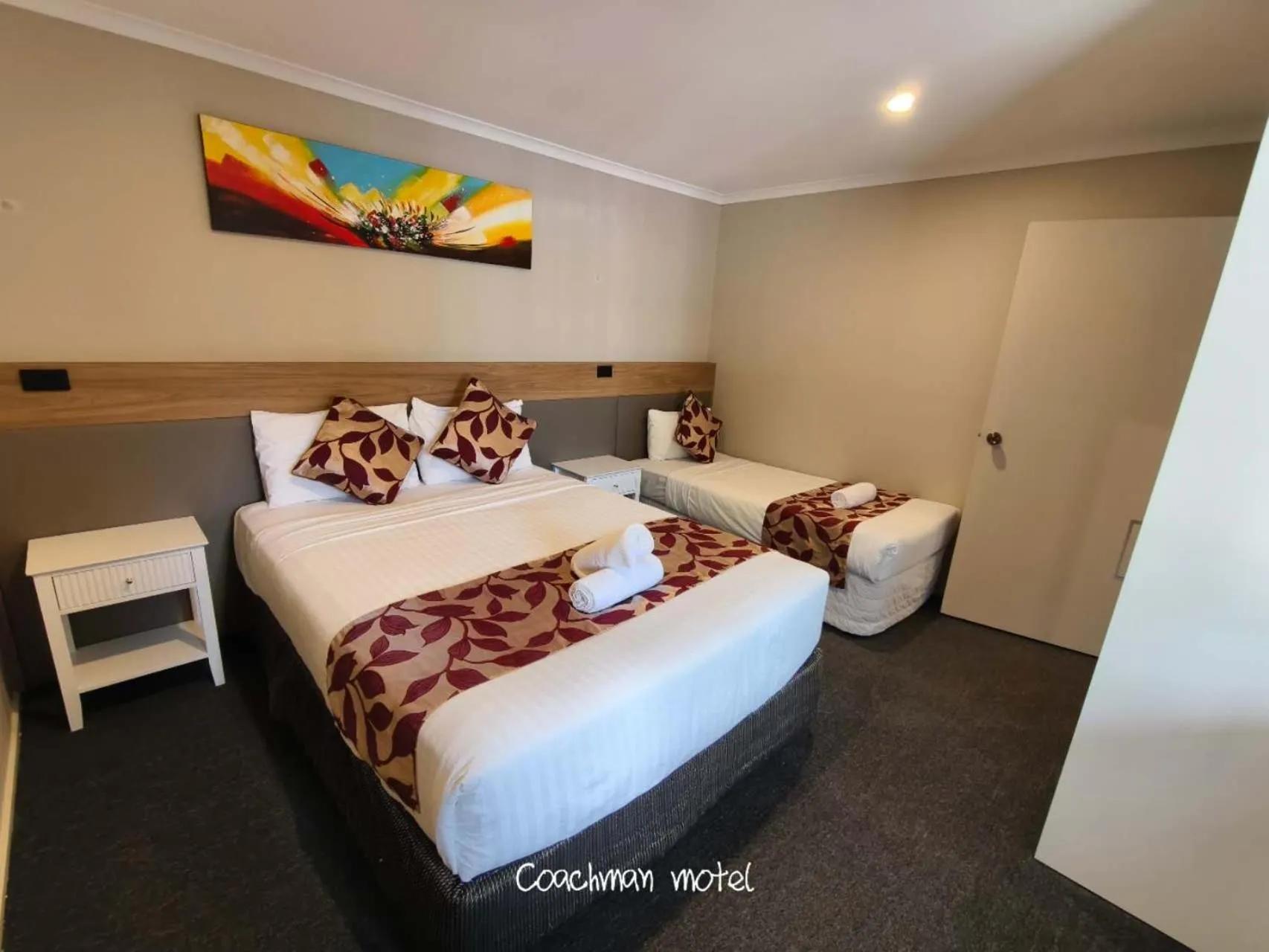 Bed in Coachman Motel and Holiday Units