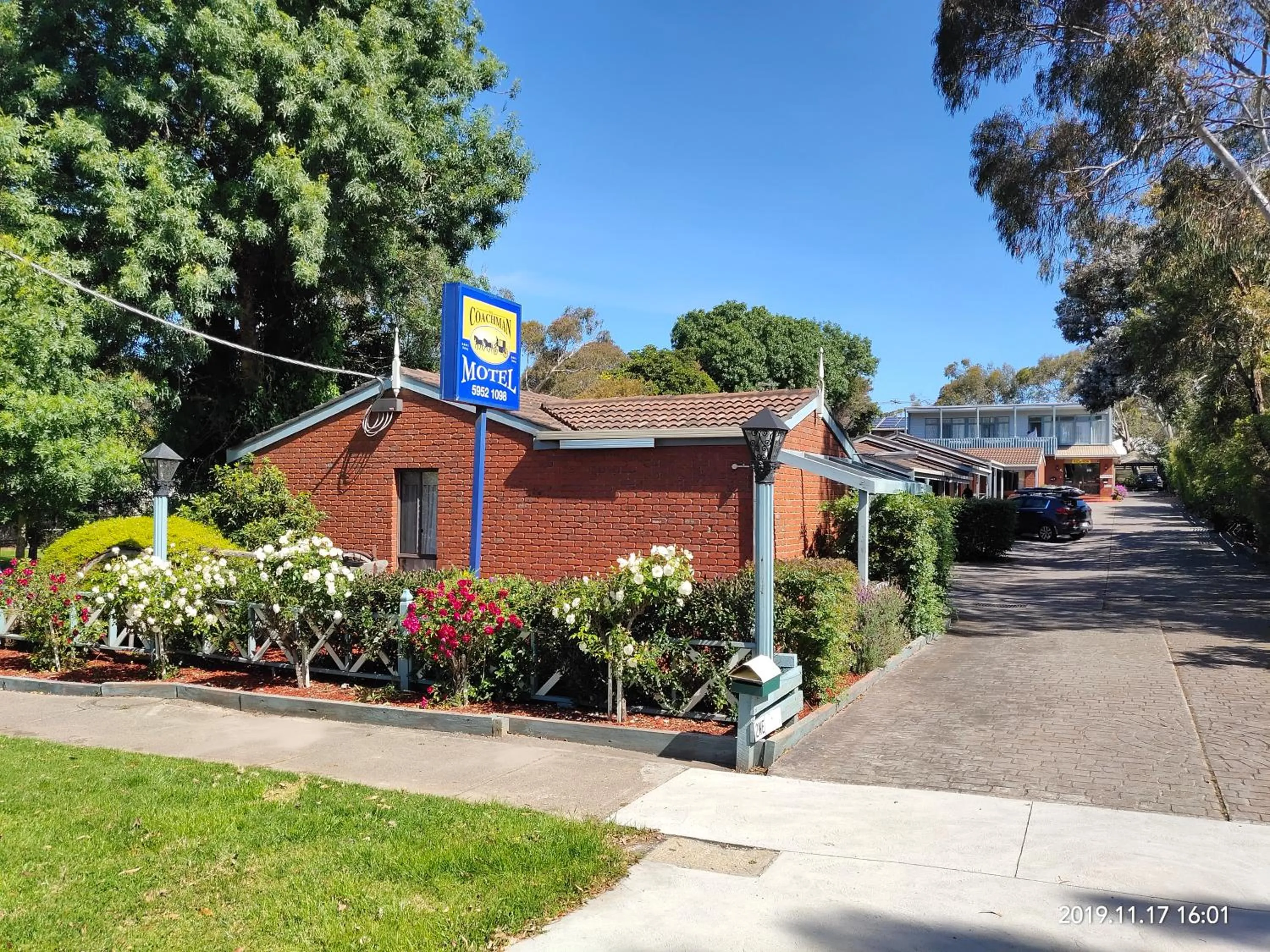 Property building in Coachman Motel and Holiday Units