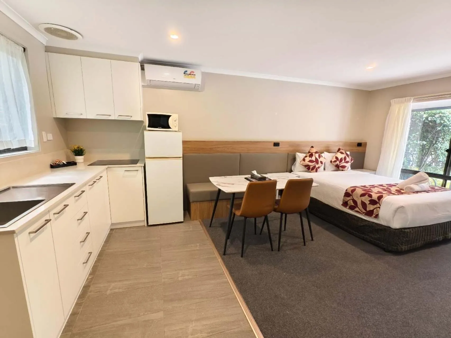 Bed in Coachman Motel and Holiday Units