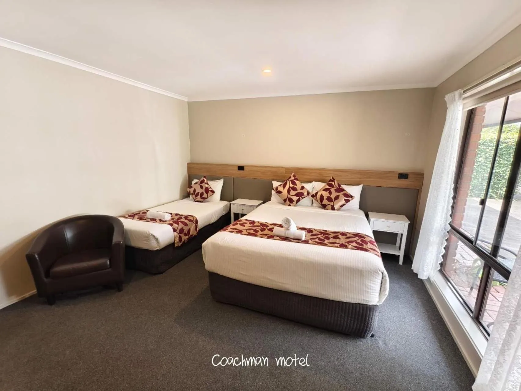 Bed in Coachman Motel and Holiday Units