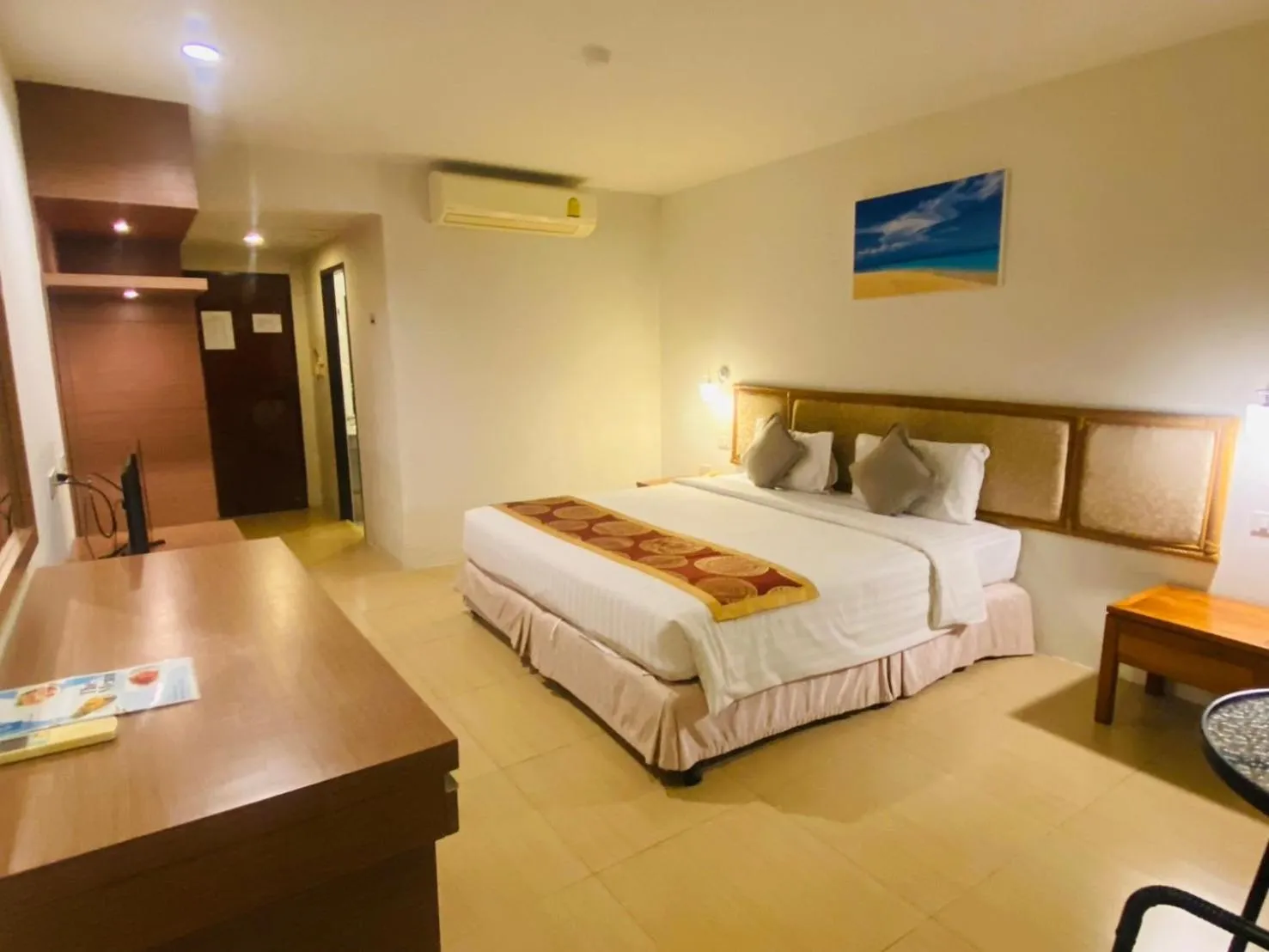 Photo of the whole room, Bed in Nautical Inn