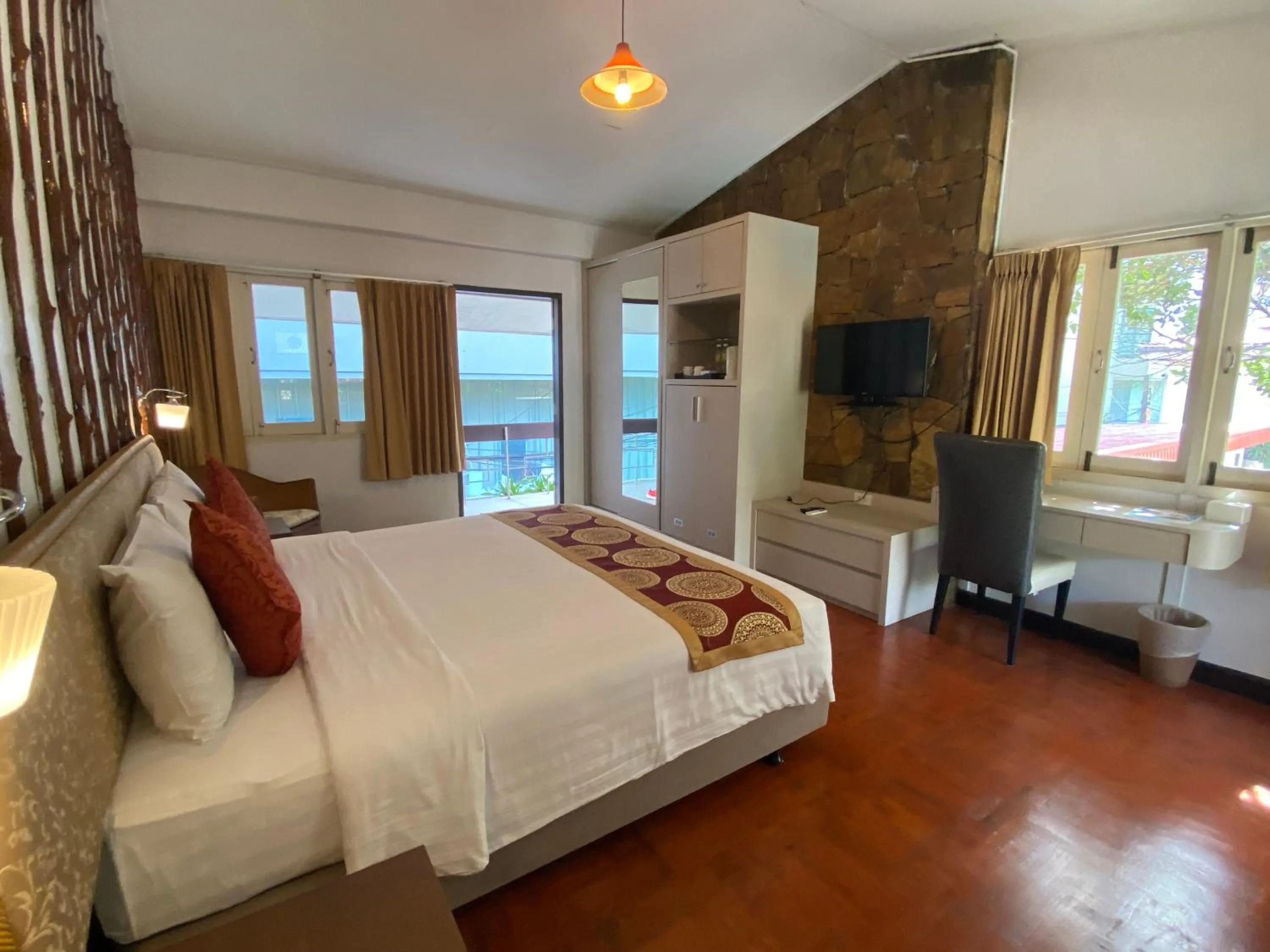 Photo of the whole room, Bed in Nautical Inn