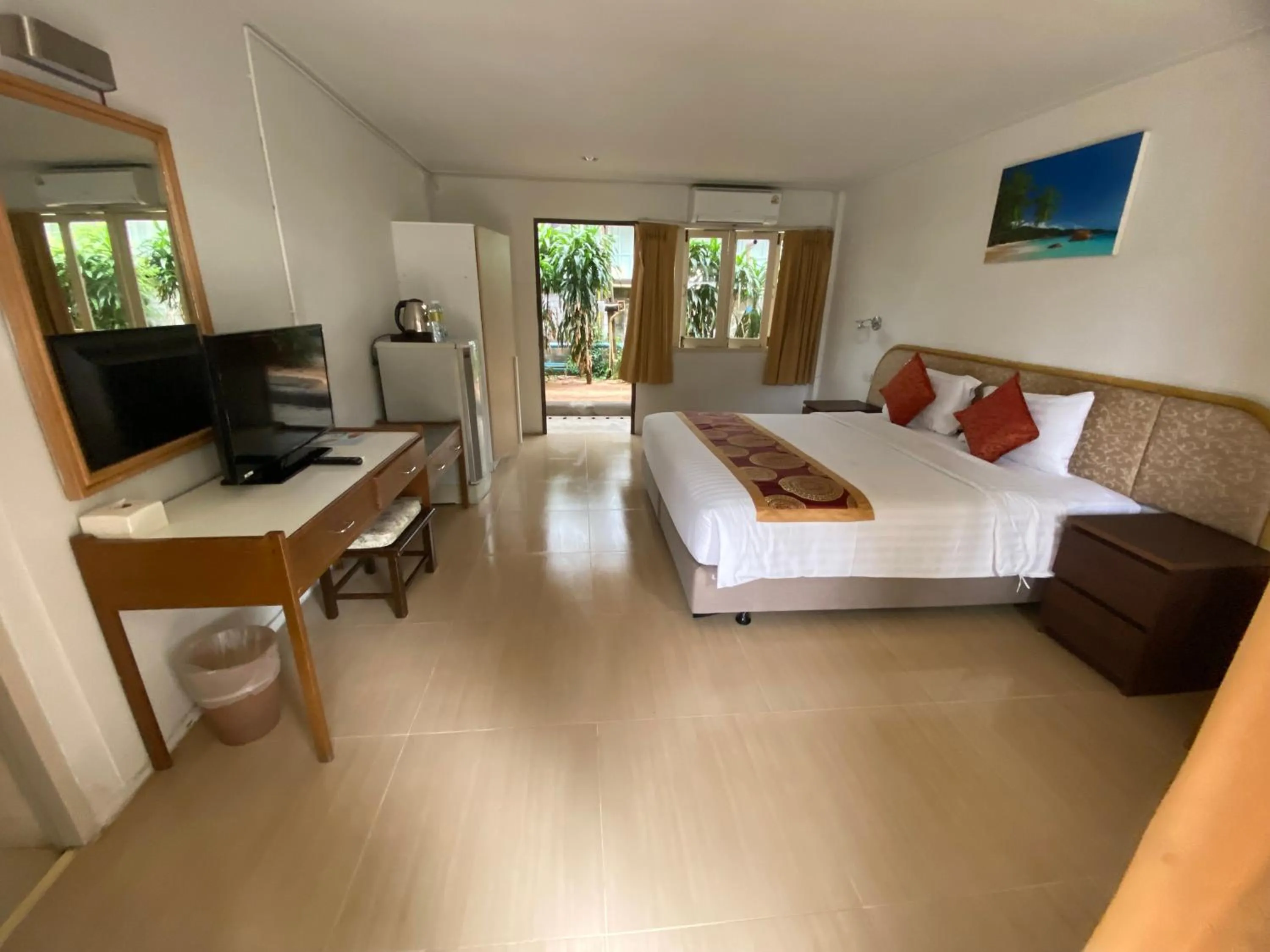 Photo of the whole room, Bed in Nautical Inn