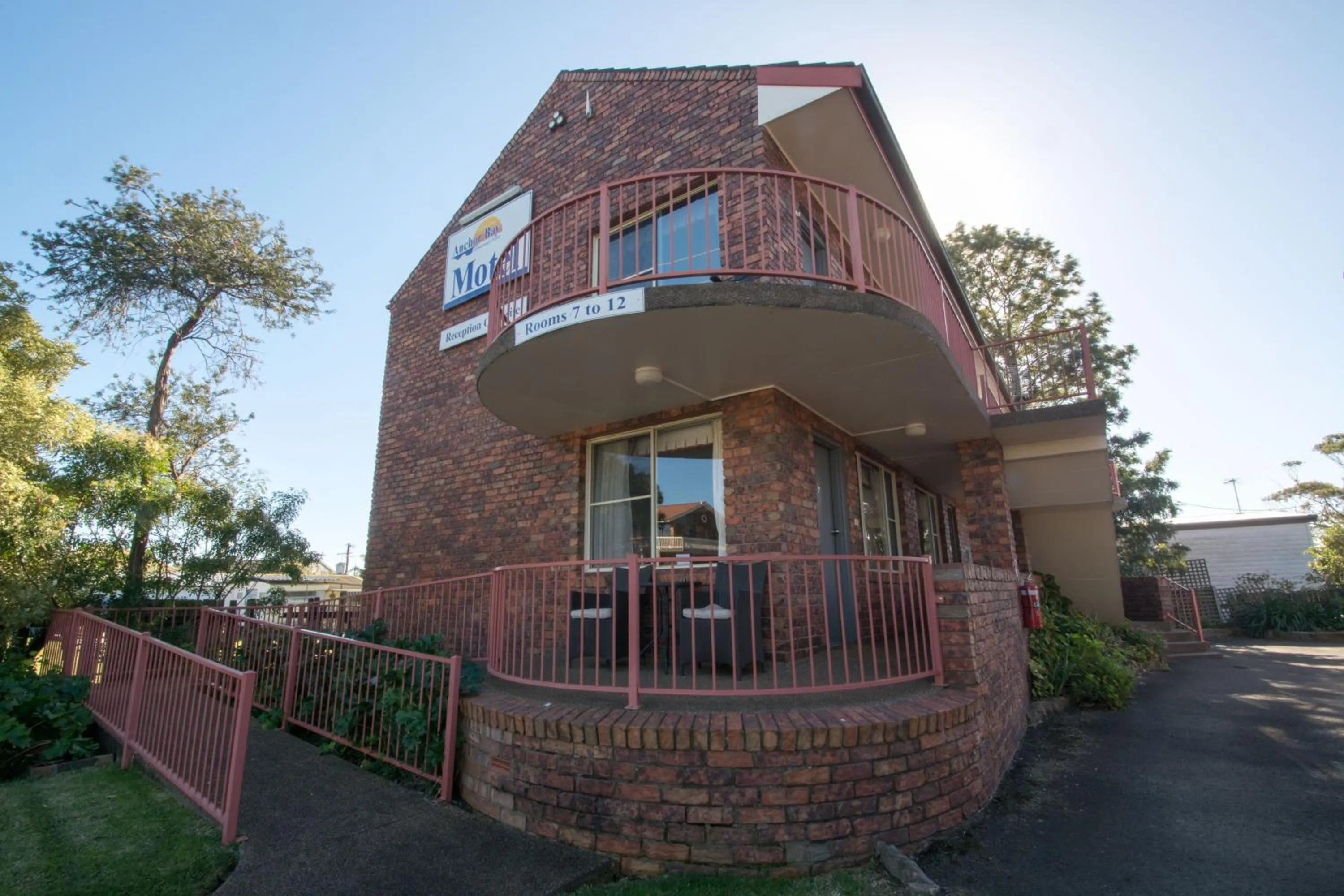 Facade/entrance in Anchor Bay Motel