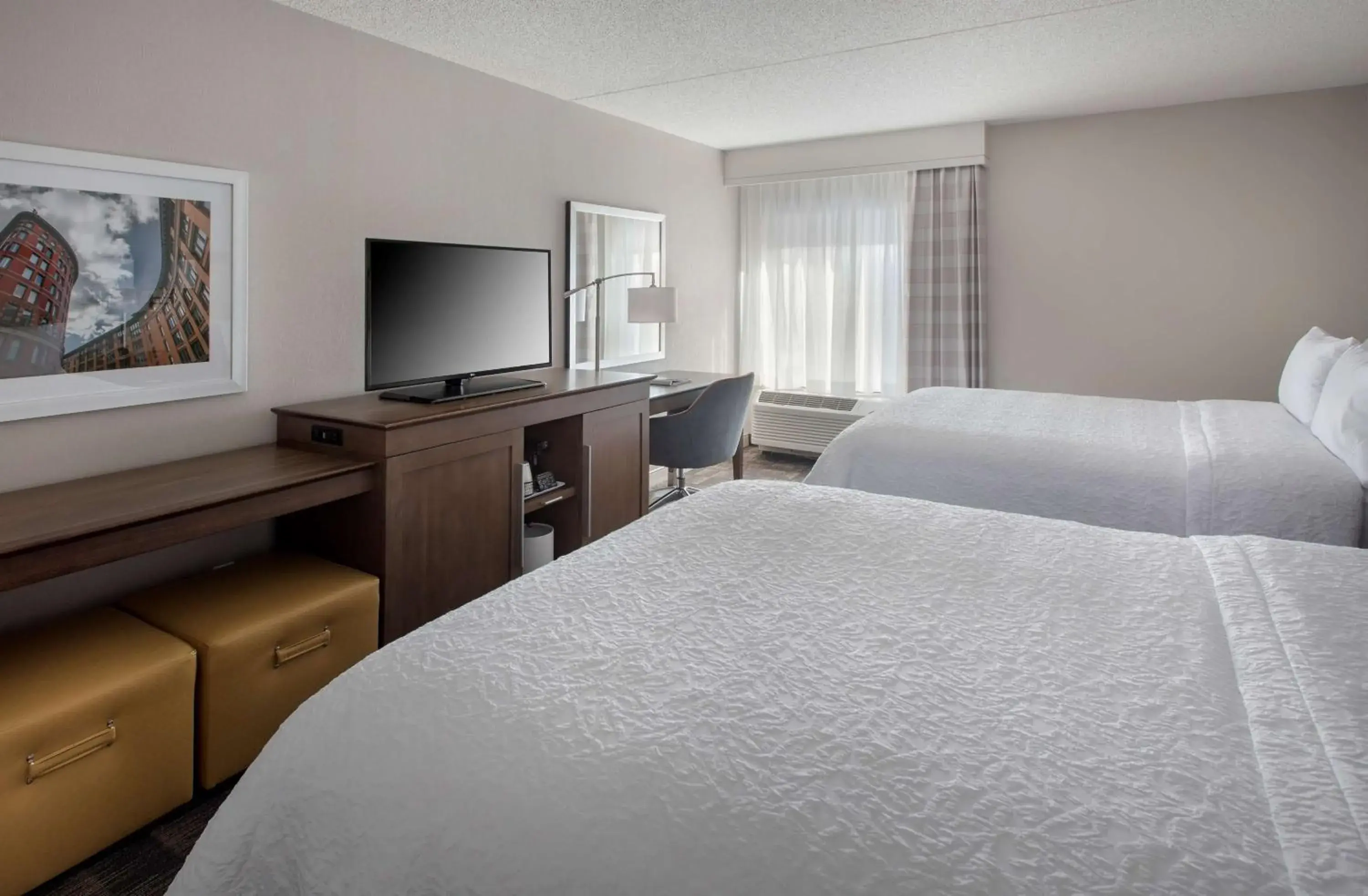 Double Room with Two Queen Beds and Bath Tub - Mobility and Hearing Access/Non-Smoking in Hampton Inn Boston Logan Airport Double Room with Two Queen Beds and Bath Tub - Mobility and Hearing Access/Non-Smoking in Hampton Inn Boston Logan Airport