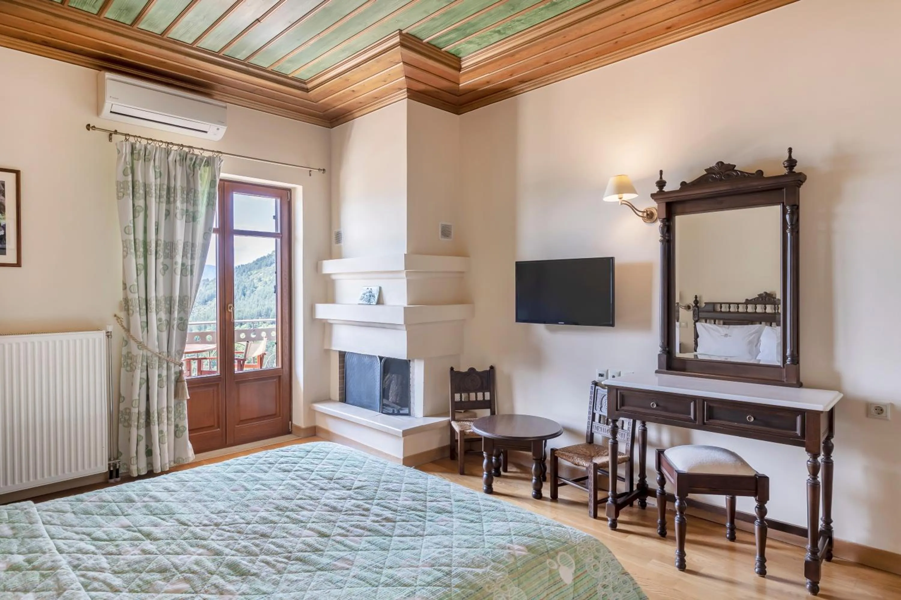 Photo of the whole room, Bed in Konitsa Mountain Hotel