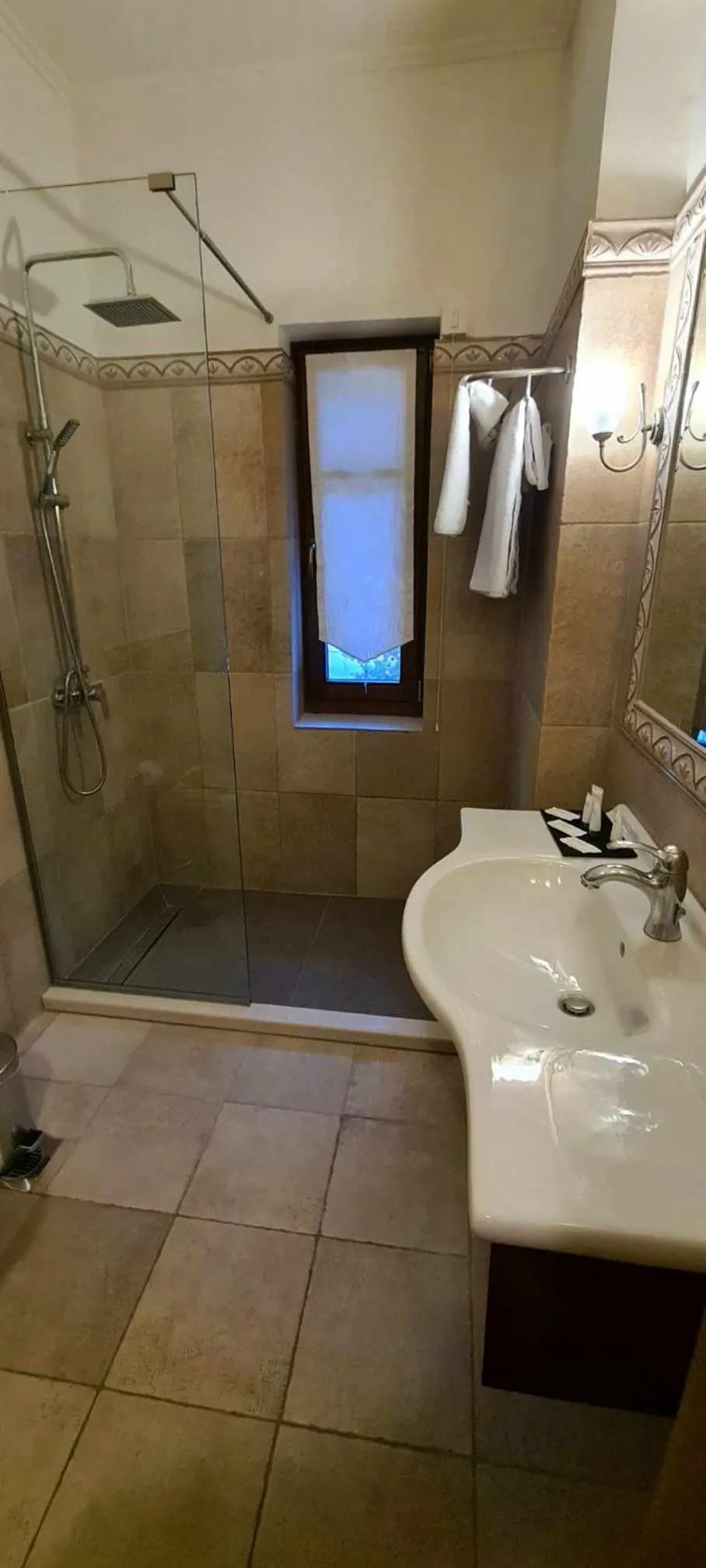Shower in Konitsa Mountain Hotel