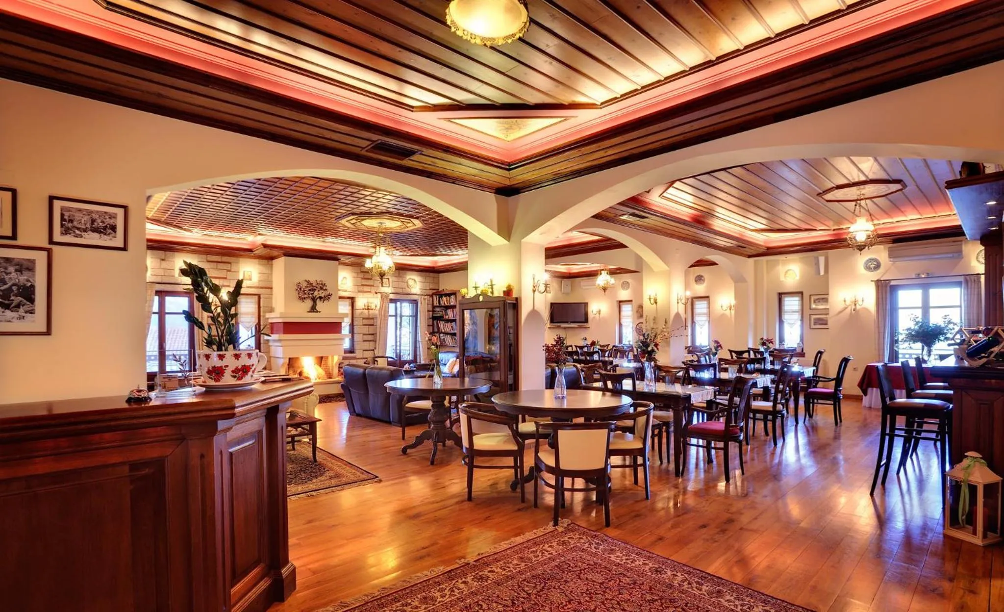 Lounge or bar in Konitsa Mountain Hotel