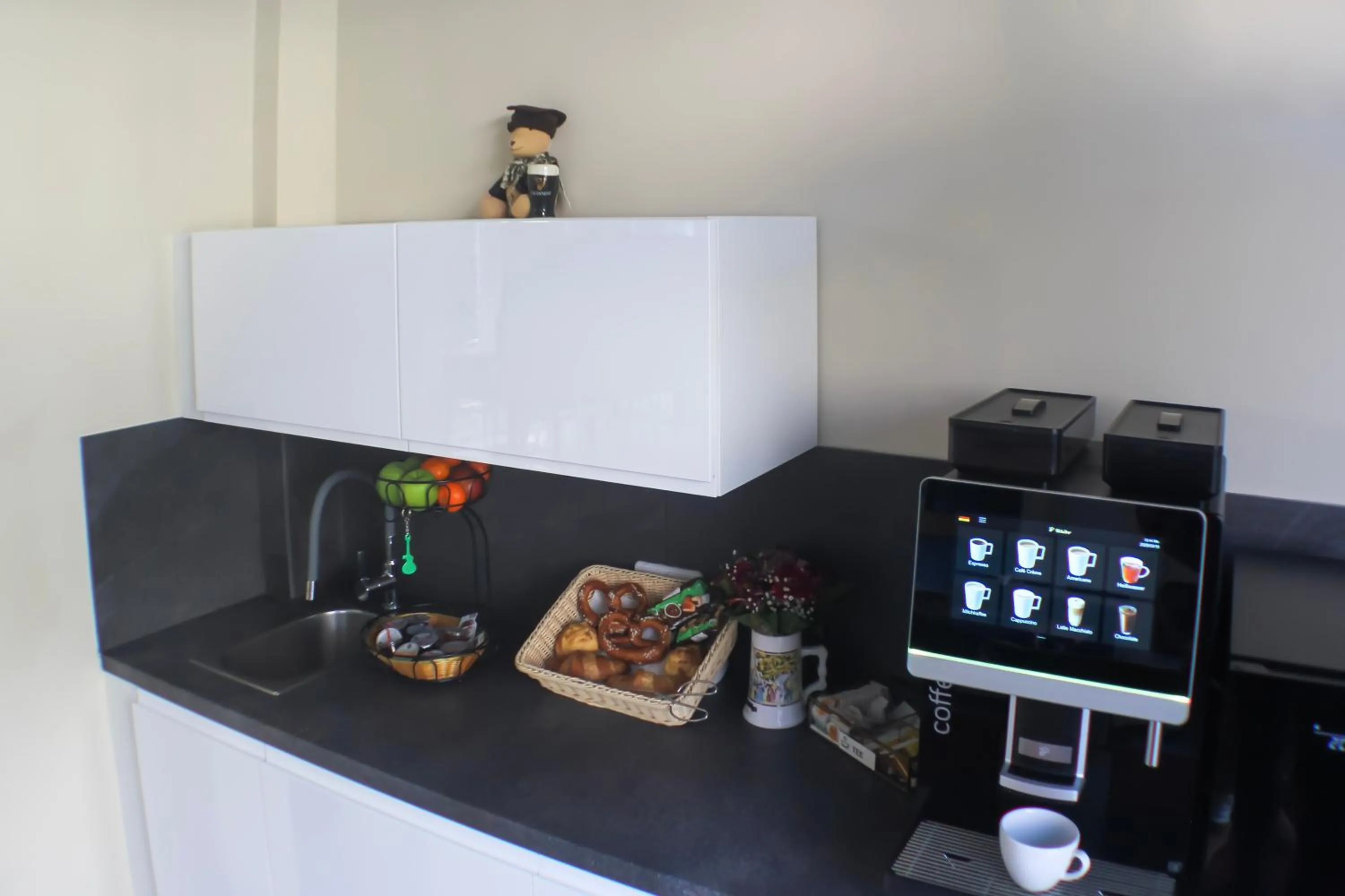 Coffee/tea facilities in Nu Wave Hotel Berlin - Digital Check-In