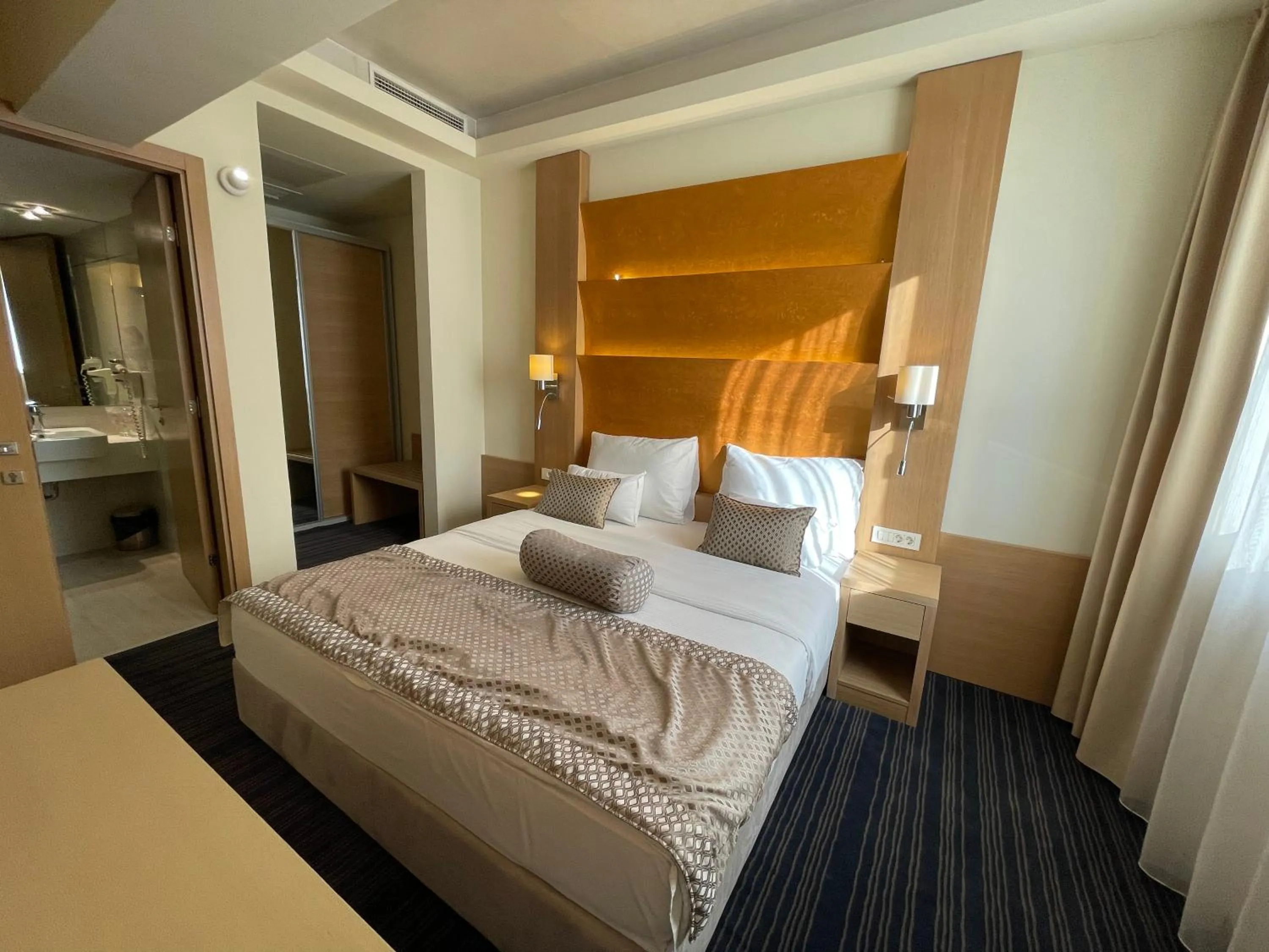 wardrobe, Bed in Spa Hotel Terme