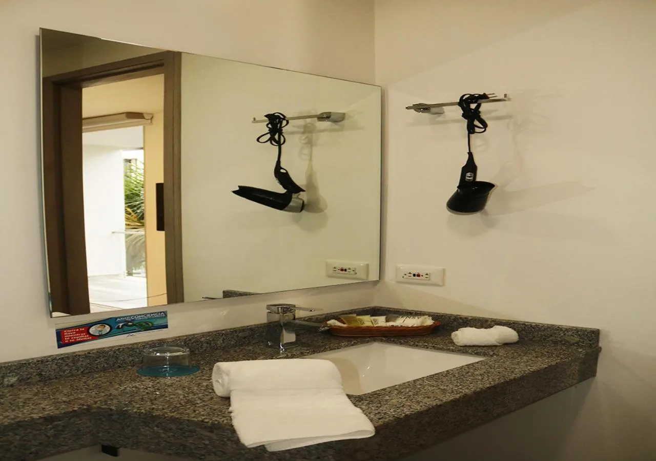 Shower in Hotel Portal Del Norte