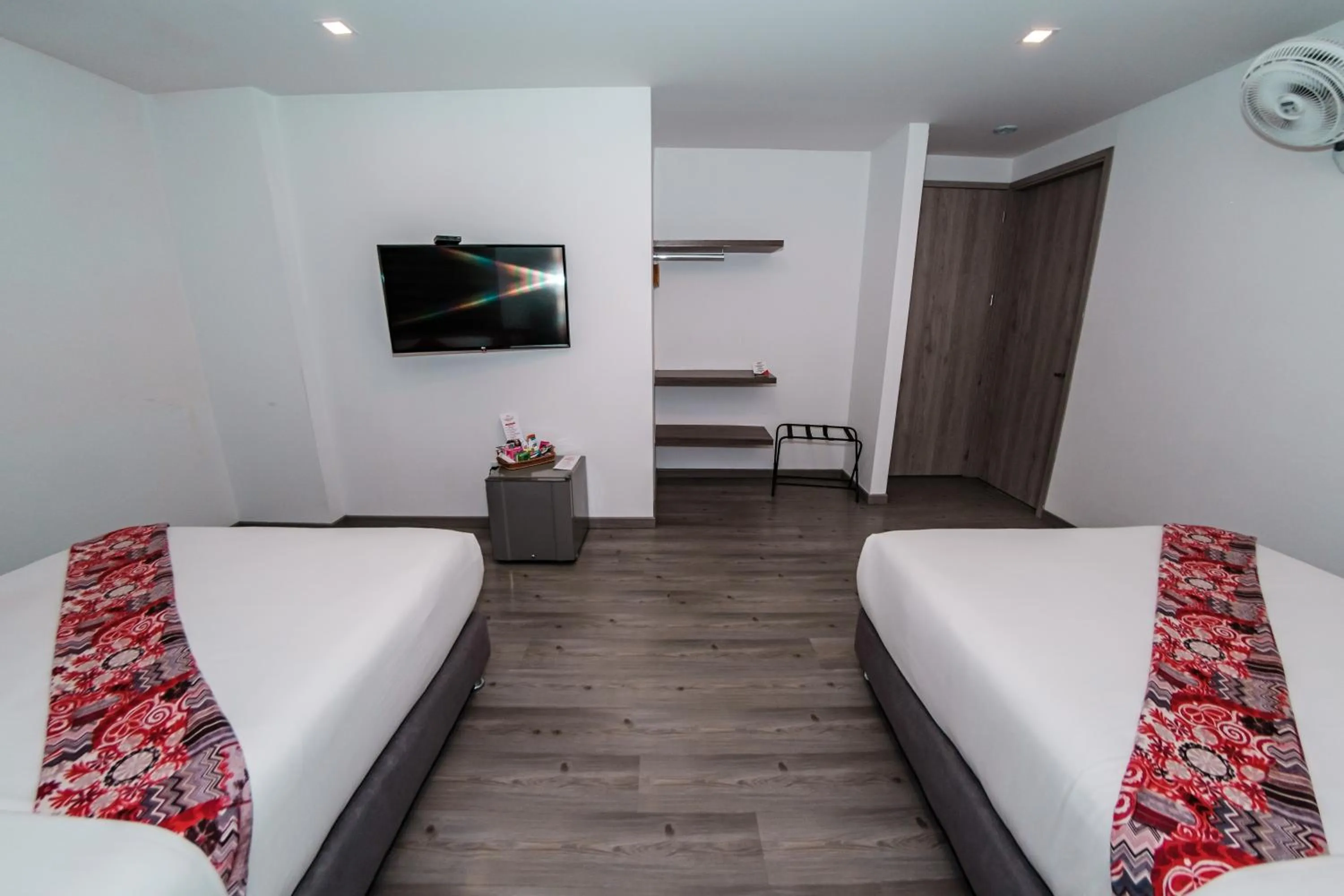 TV and multimedia in Hotel Portal Del Norte