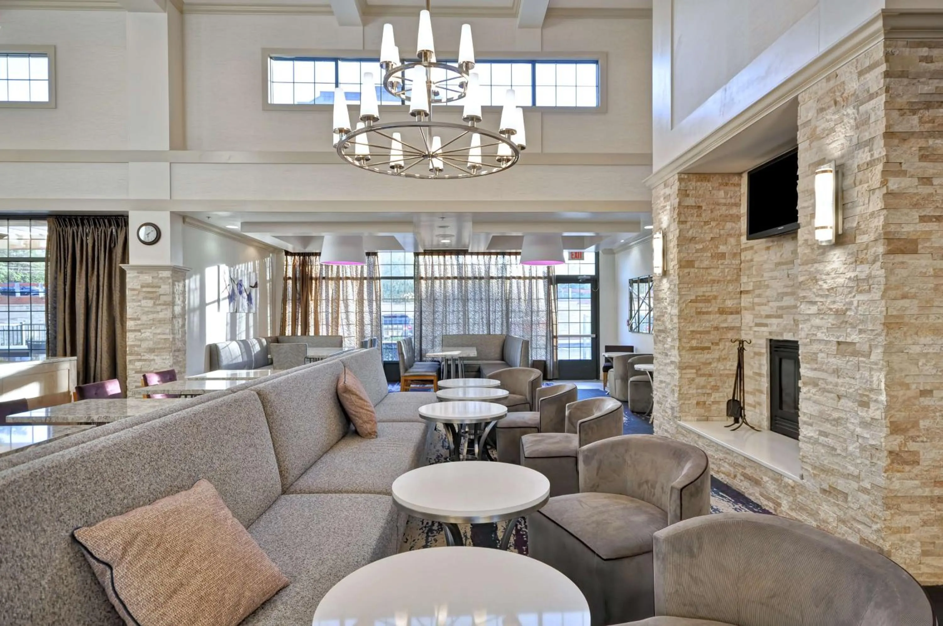 Dining area in Homewood Suites by Hilton Boston - Peabody