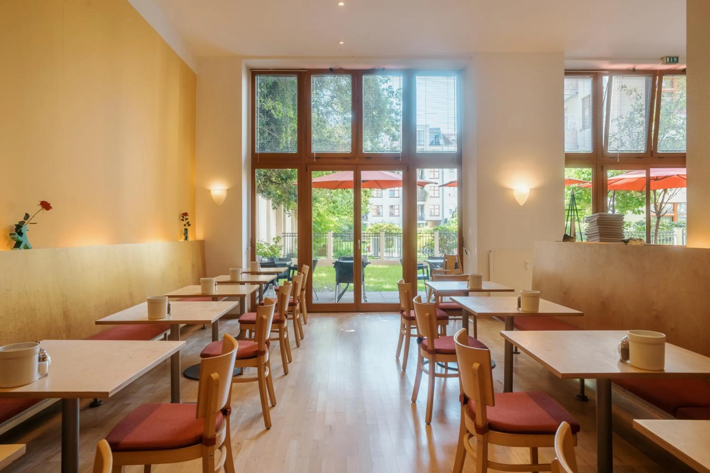 Restaurant/places to eat in Hotel 26