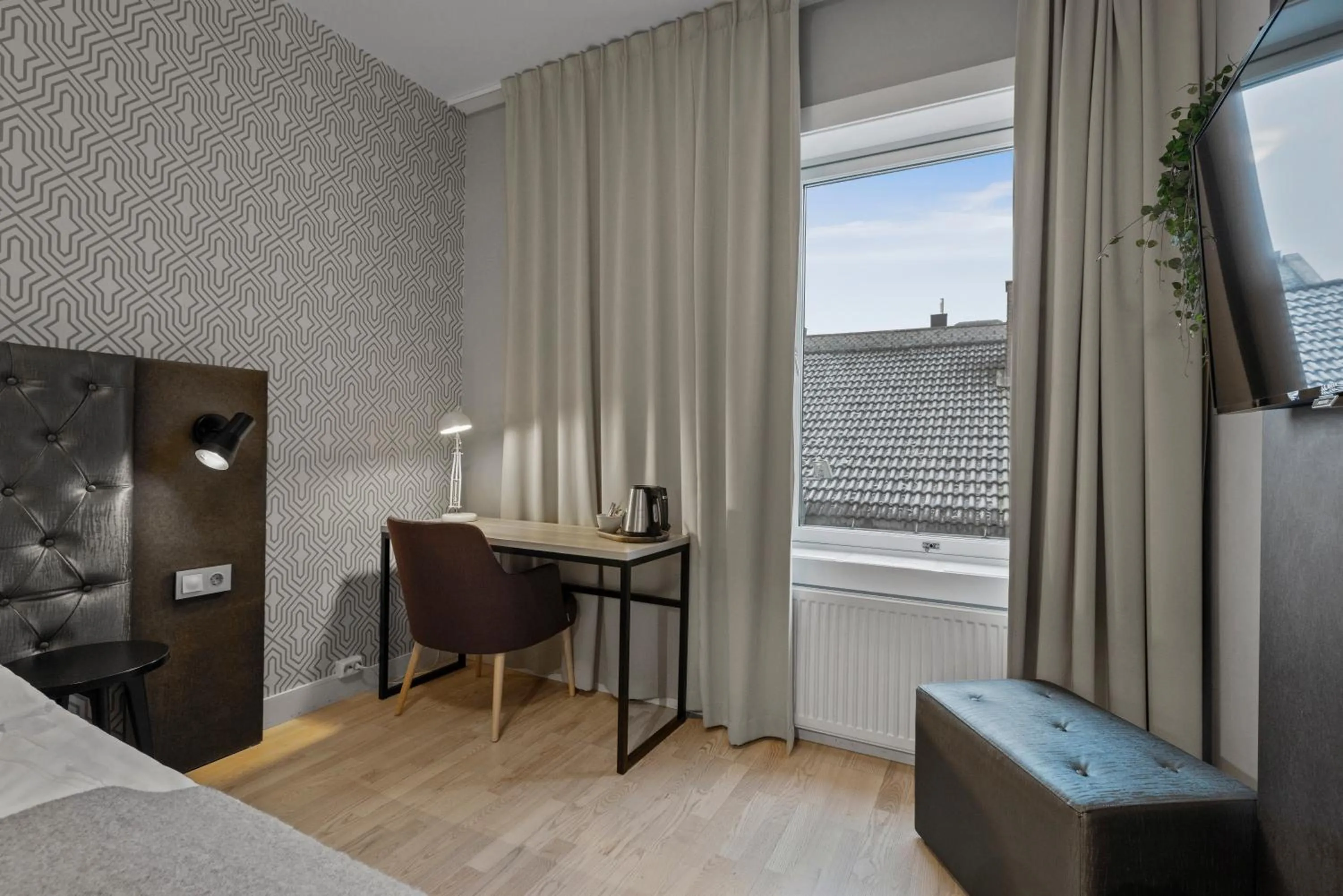 Seating area, Bed in Home Hotel Astoria