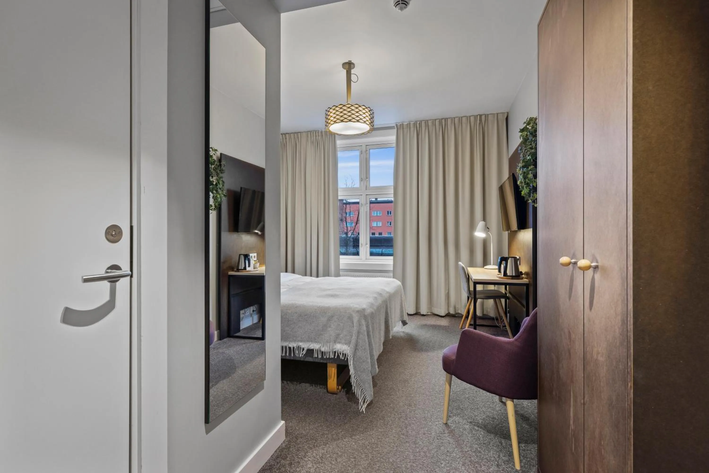 wardrobe, Bed in Home Hotel Astoria