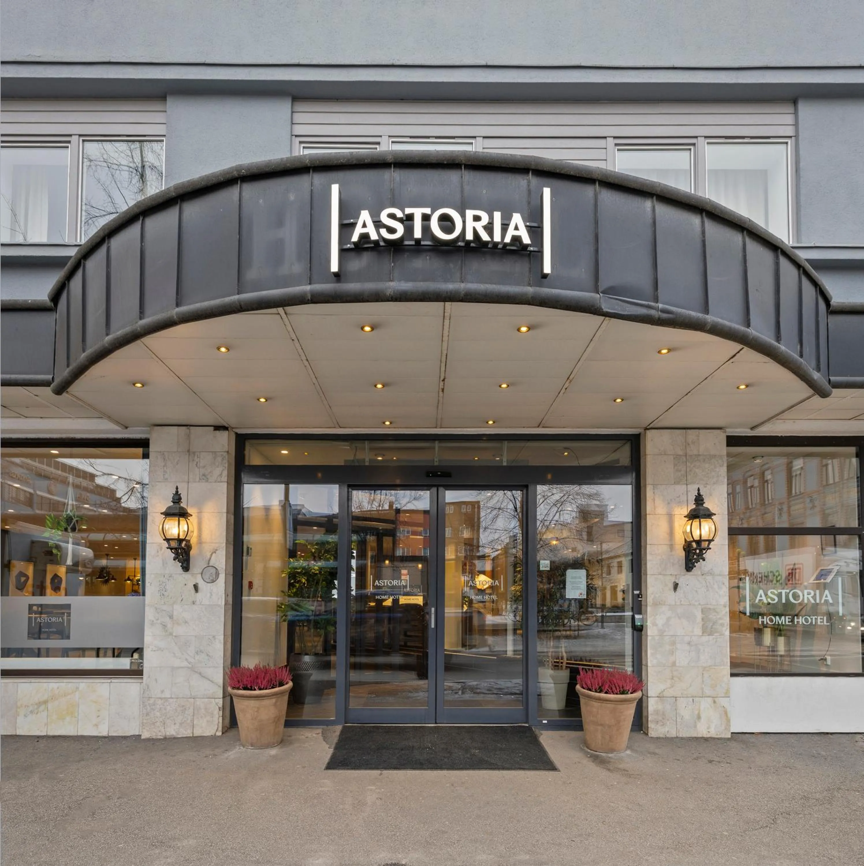Facade/entrance in Home Hotel Astoria