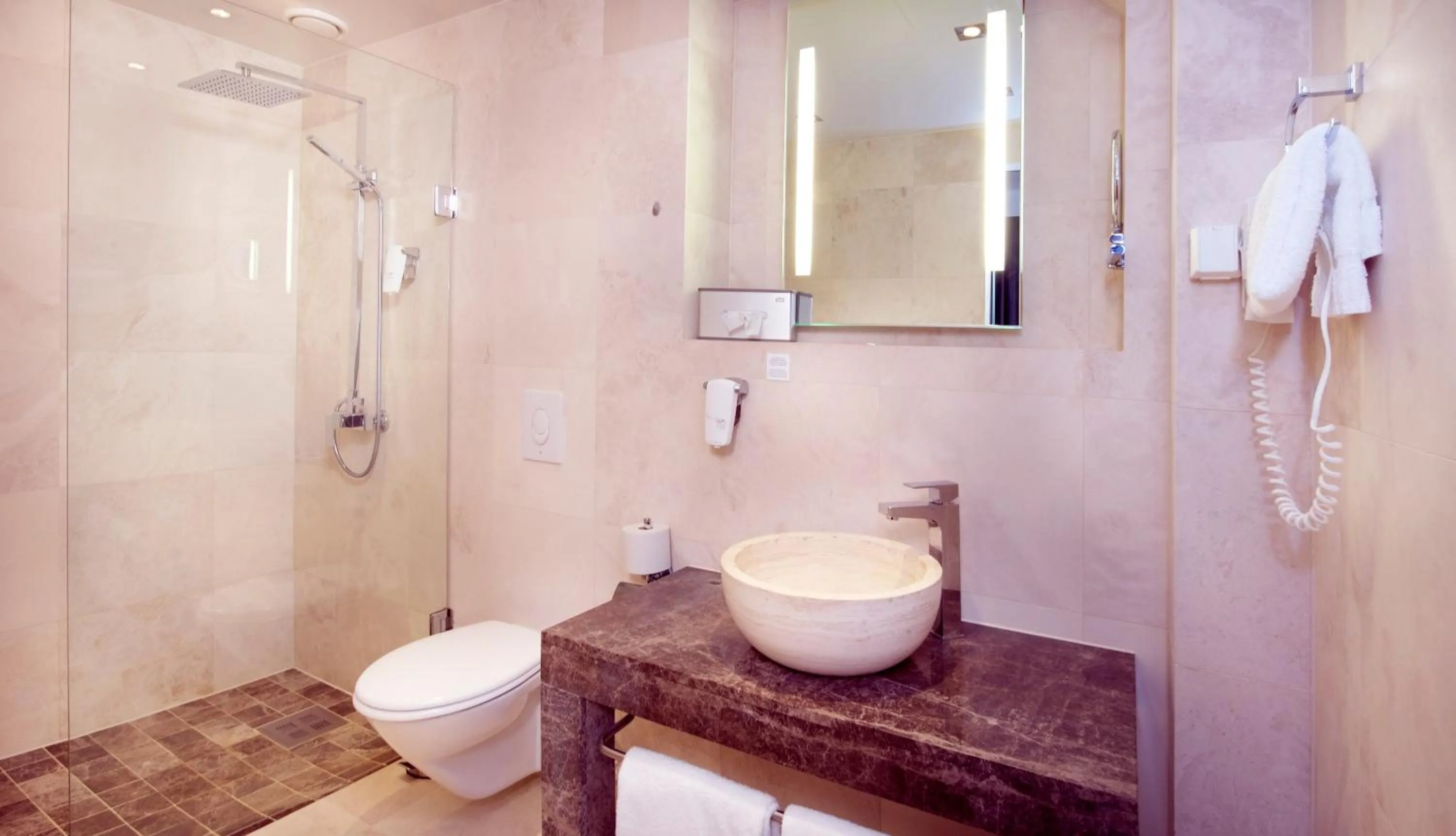 Bathroom in Home Hotel Astoria