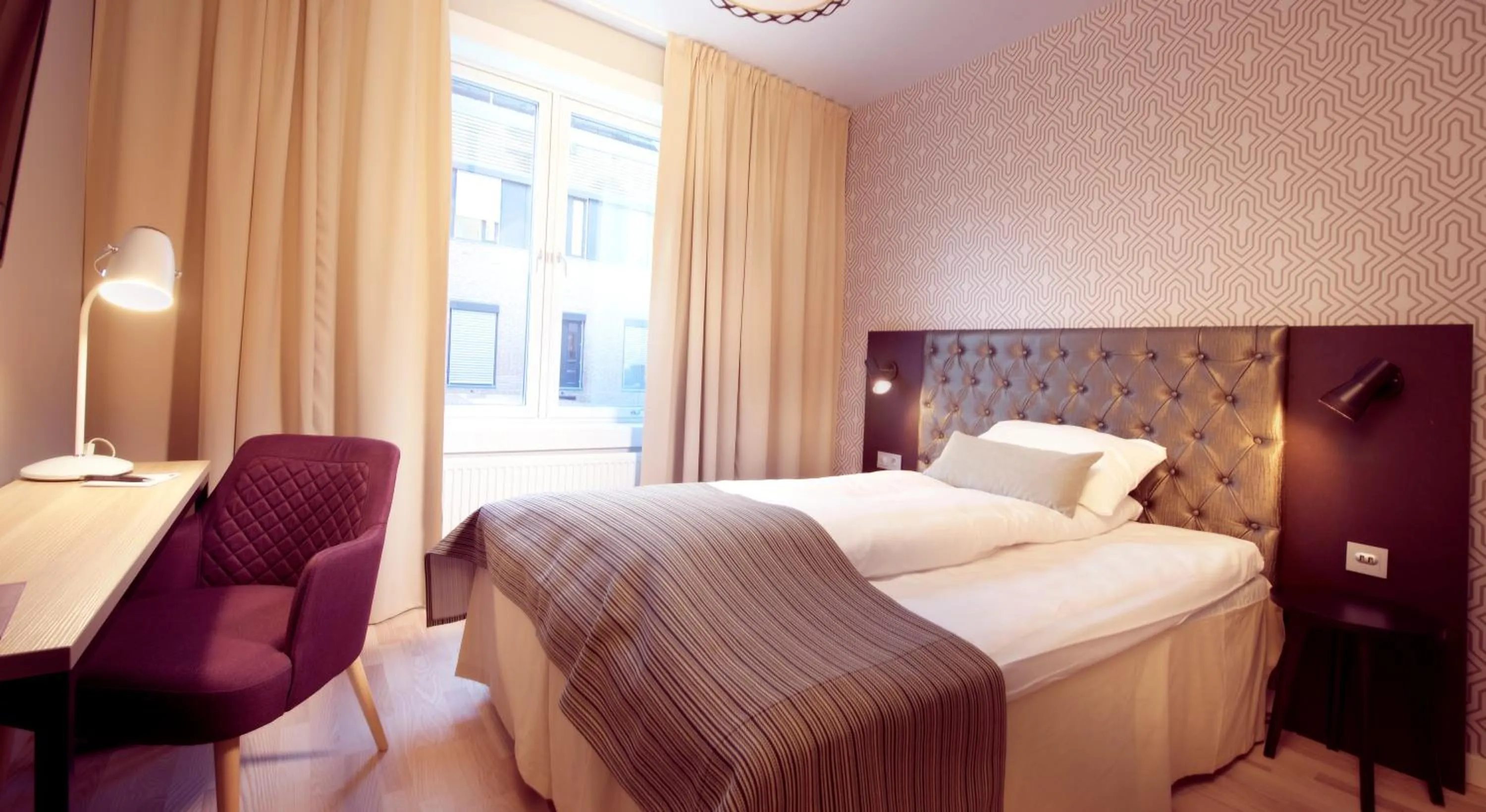 Bed in Home Hotel Astoria