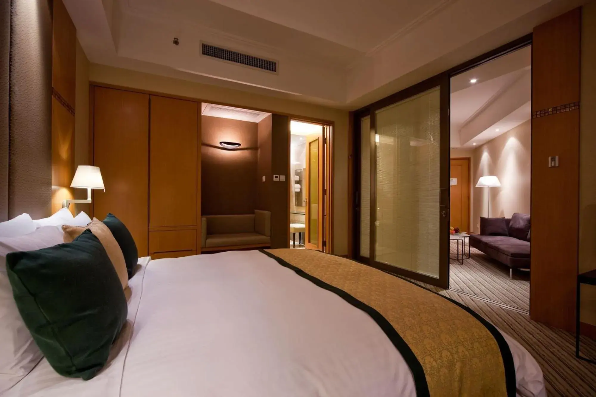 Director Suite in New World Shunde Hotel Director Suite in New World Shunde Hotel