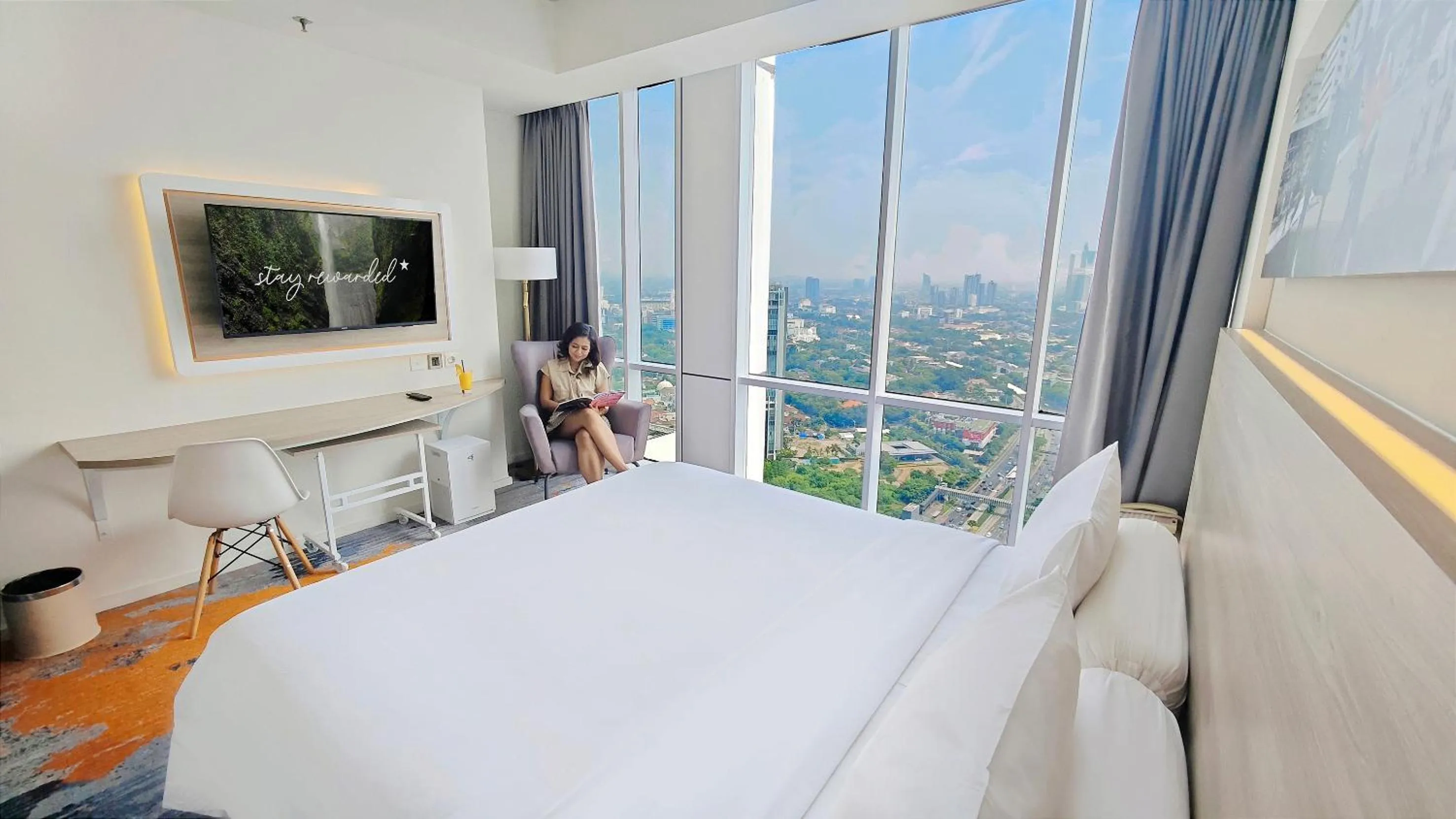 Bedroom, Bed in HARRIS Suites fx Sudirman