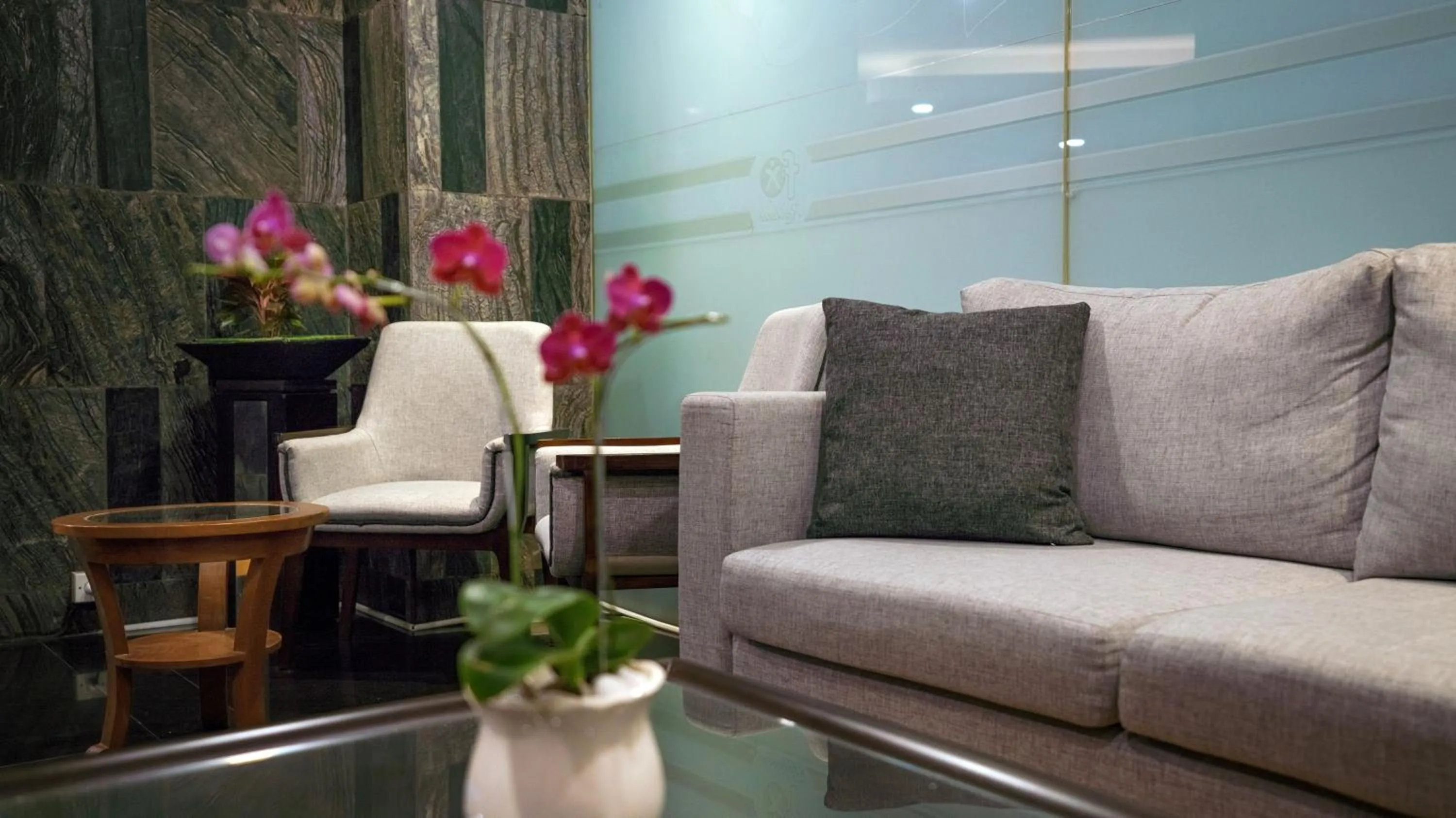 Seating area in HARRIS Suites fx Sudirman