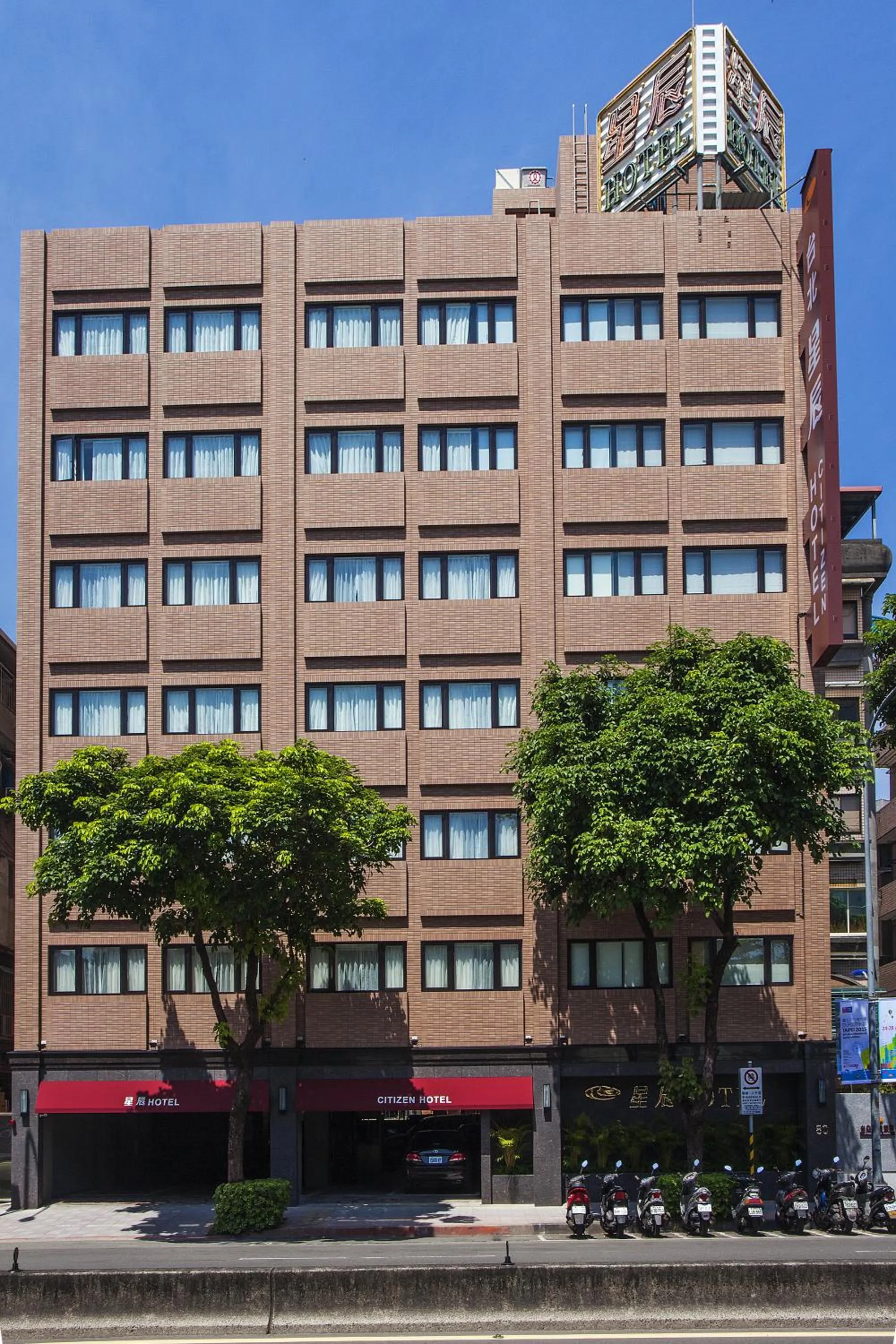 Facade/entrance in Citizen Hotel