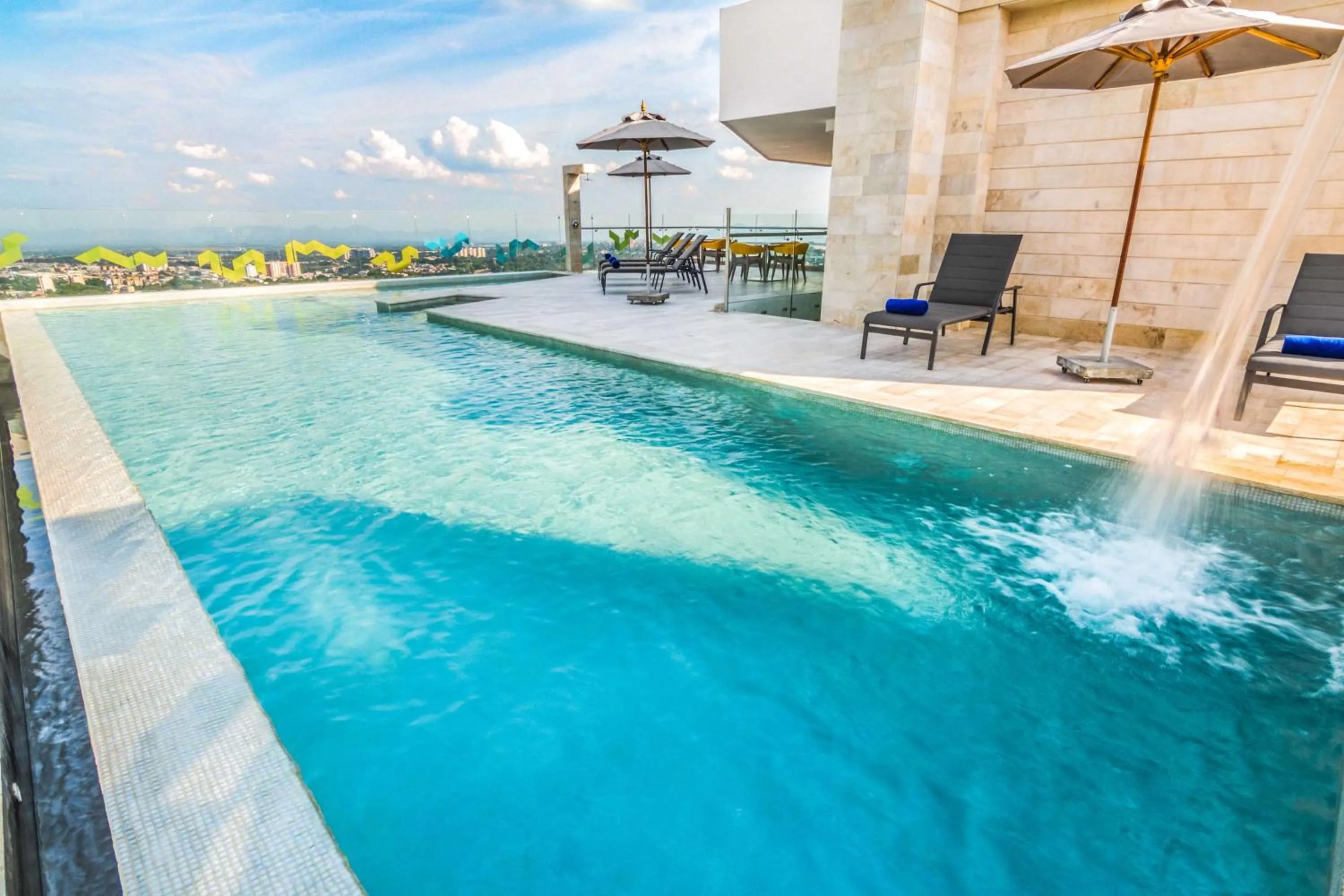 Pool view in Sonesta Hotel Ibagué