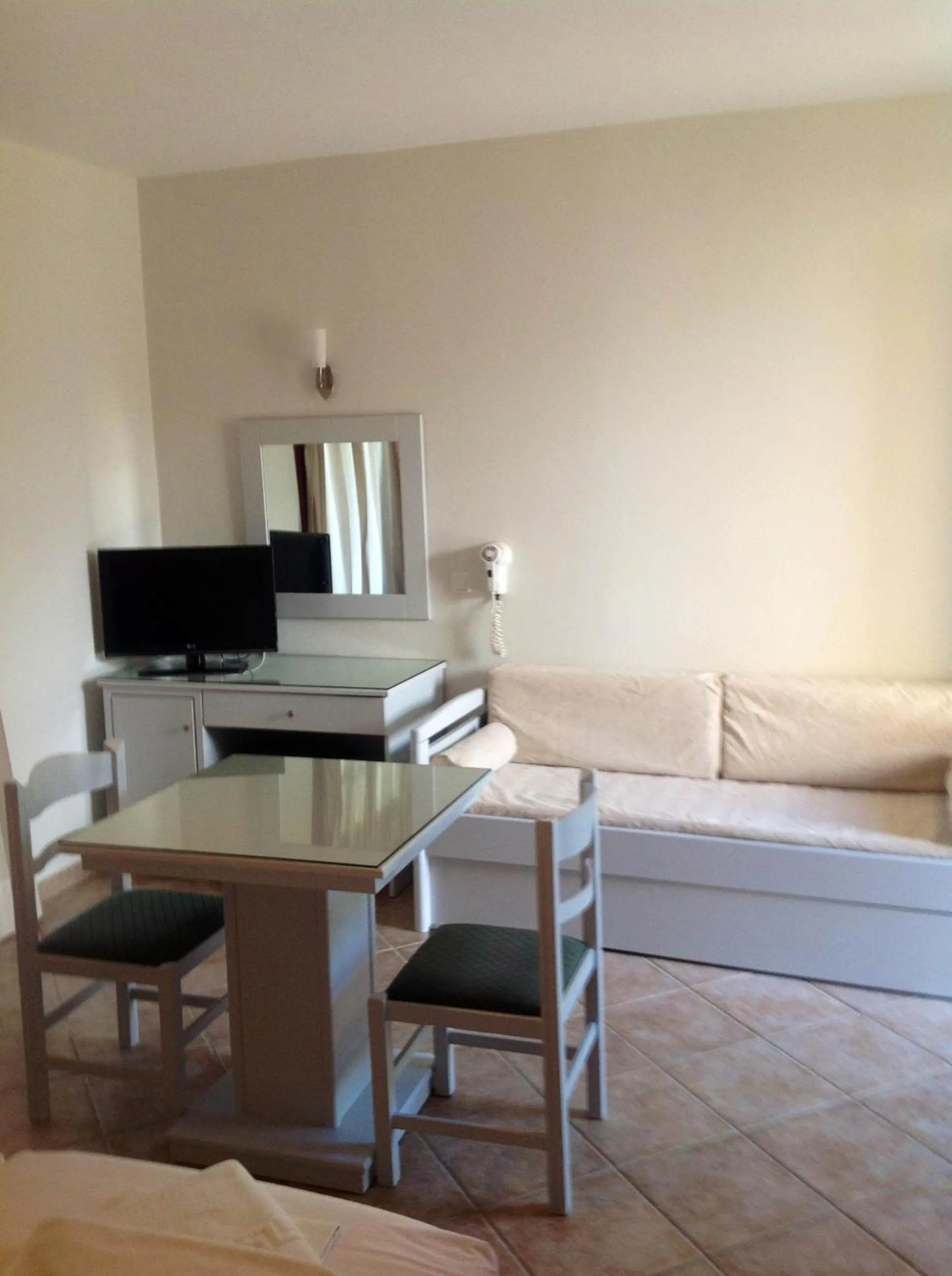 Dining area in Plaka Hotel I