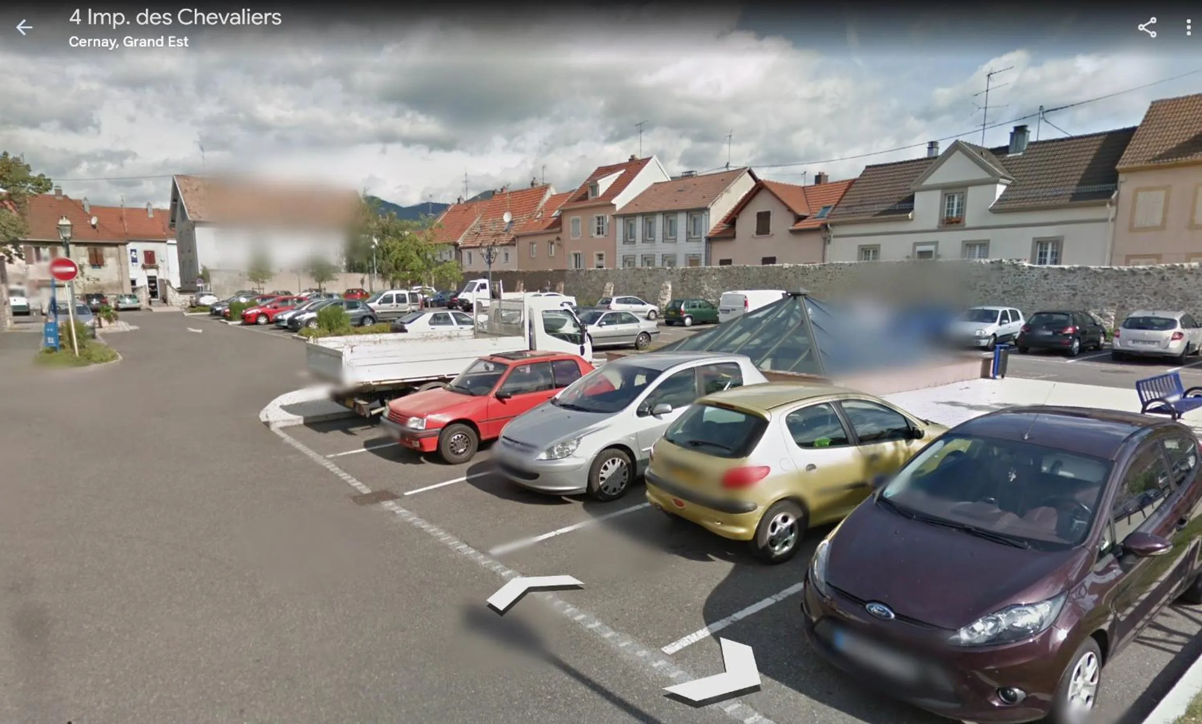 Parking in Théière & Couverts - Les Chambres