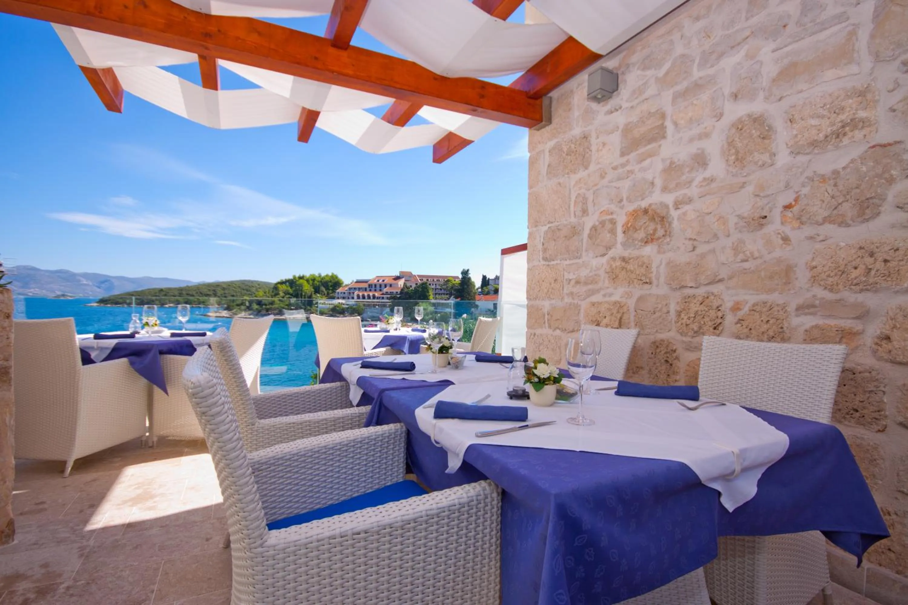 Restaurant/places to eat in Hotel Korsal