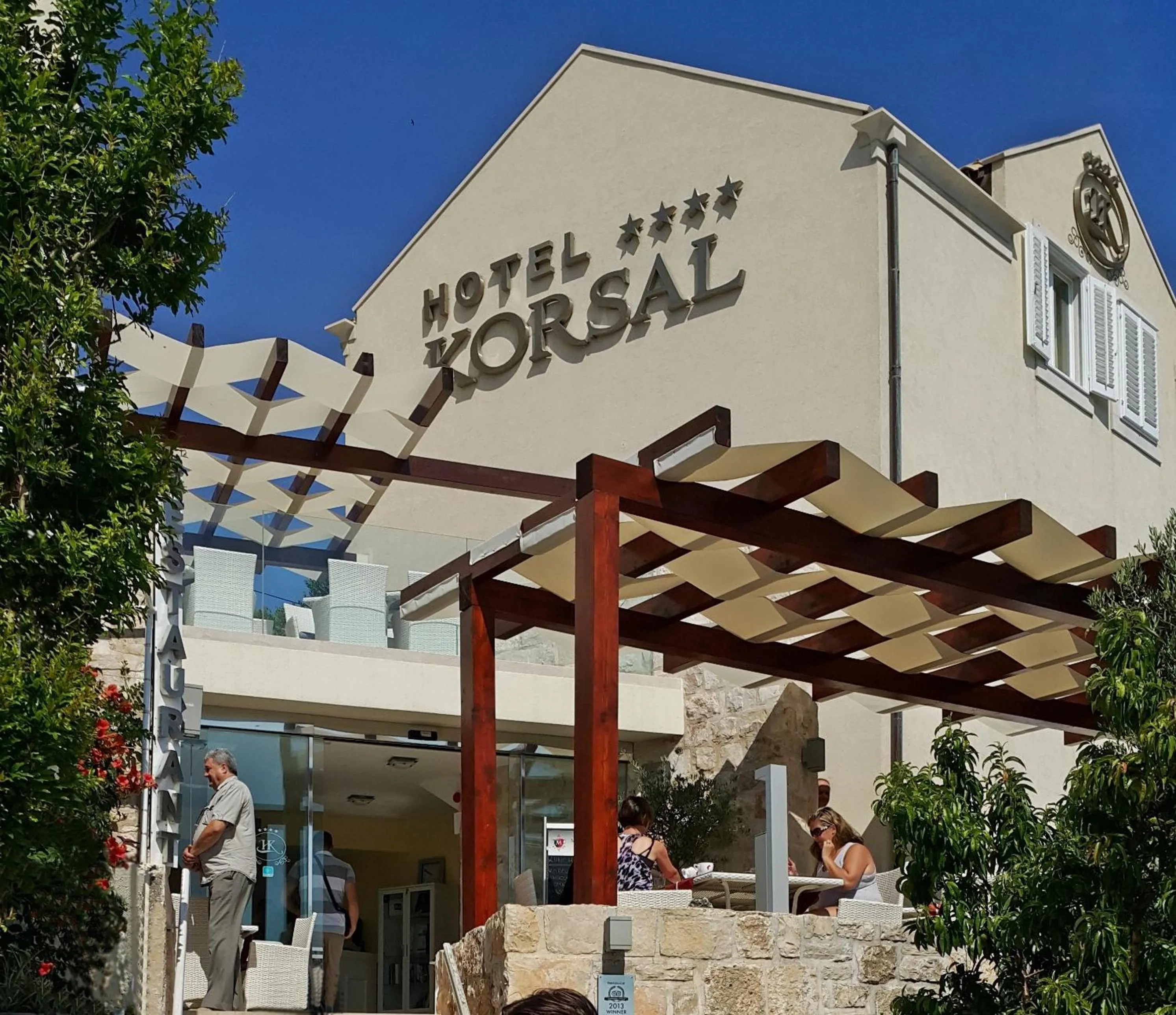 Restaurant/places to eat in Hotel Korsal