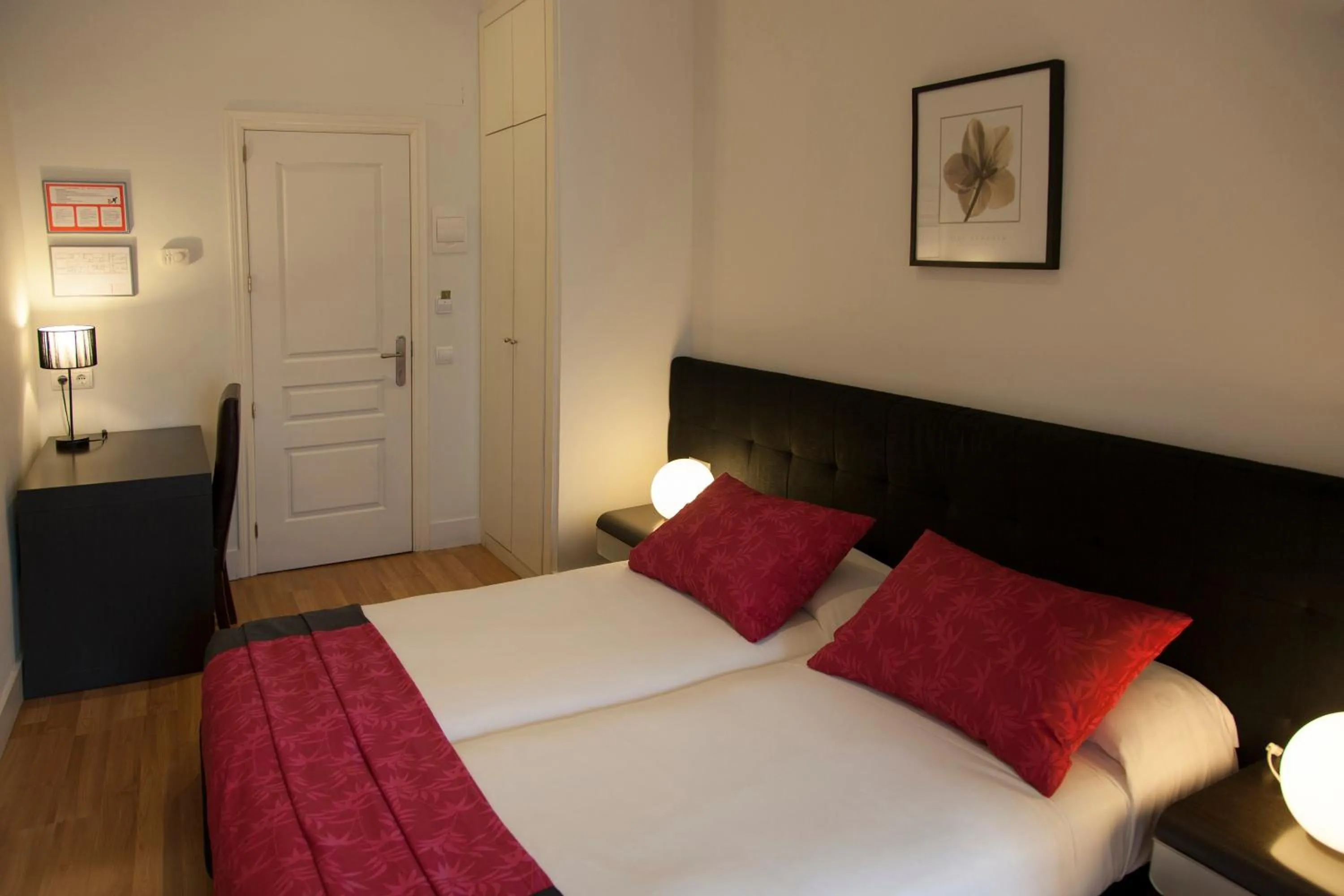 Photo of the whole room, Bed in Hostal Goya