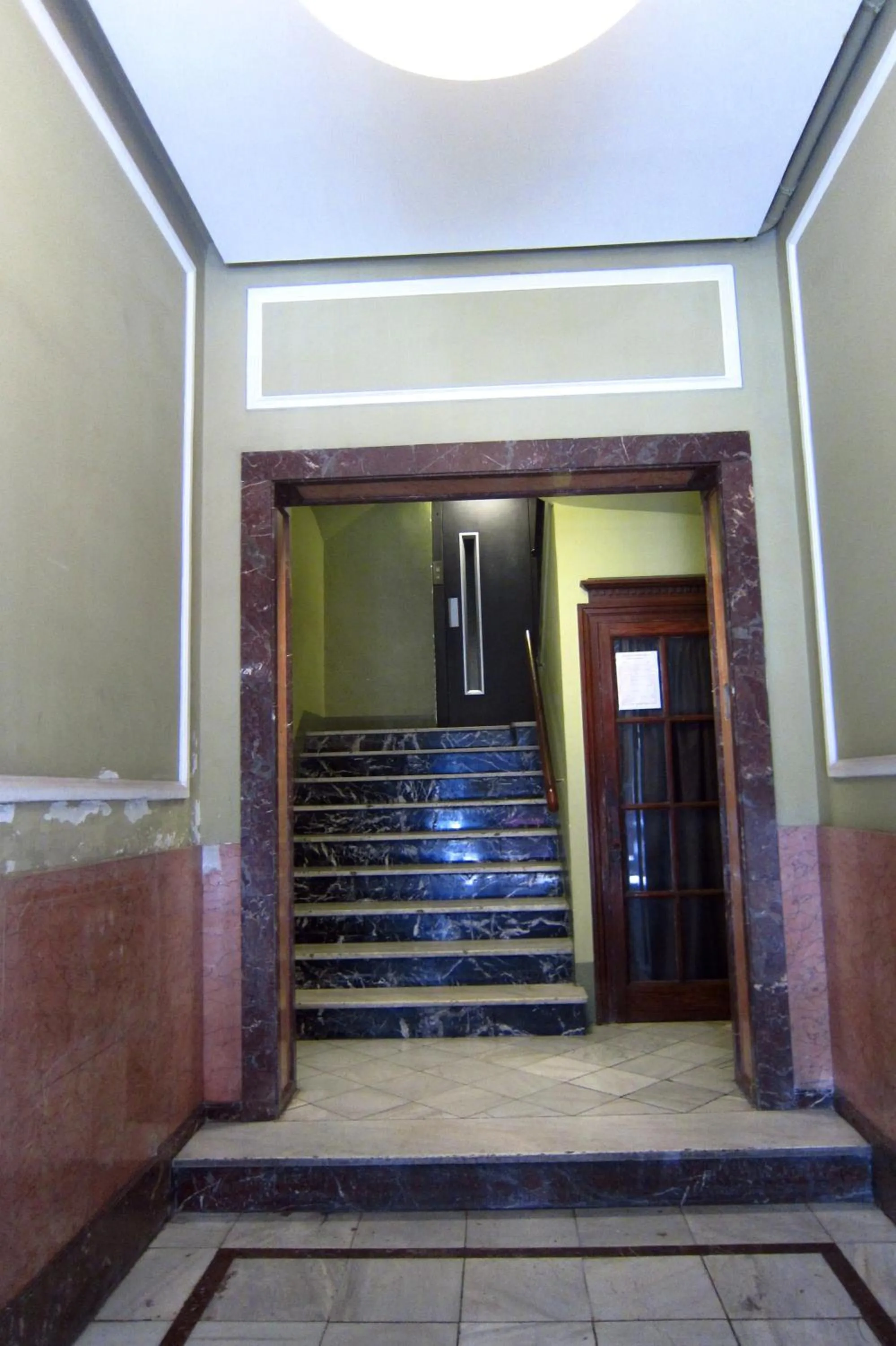 Facade/entrance in Hostal Goya