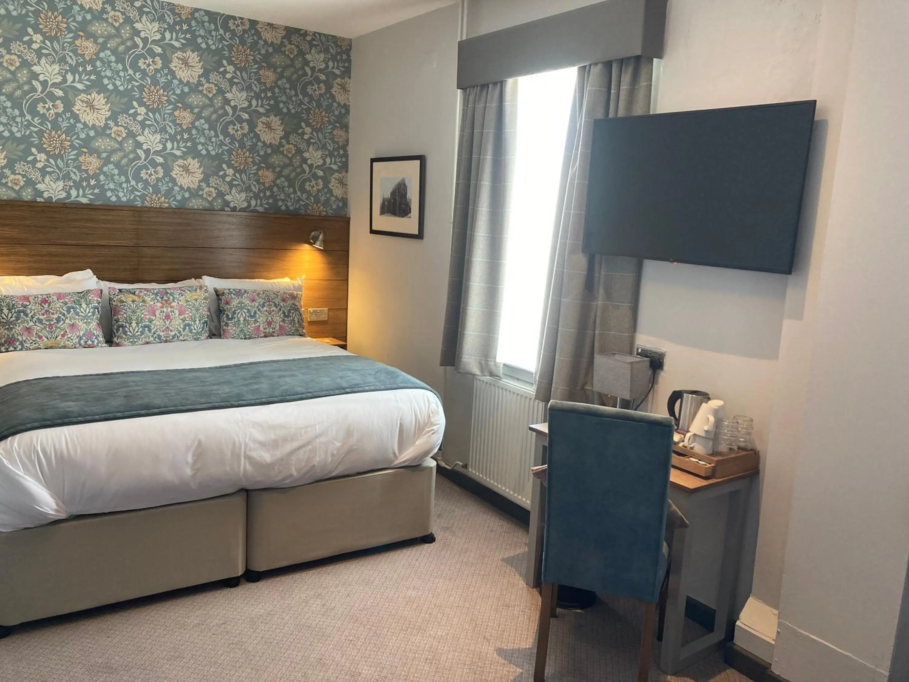 Bed in The Abbey Inn