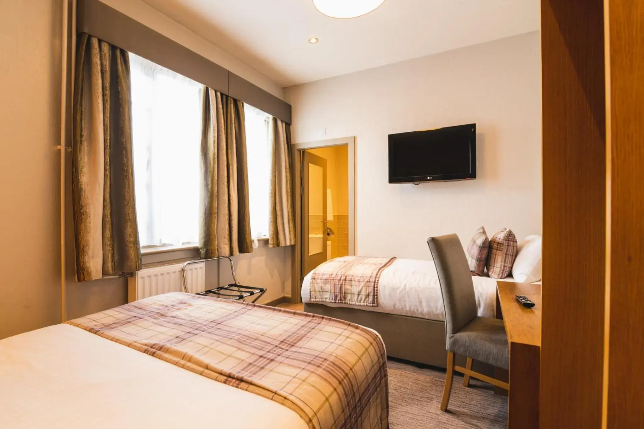 Family Room in The Abbey Inn Family Room in The Abbey Inn