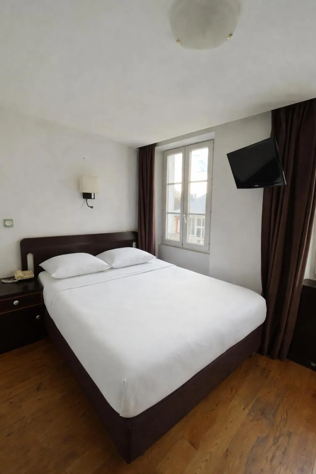 Bed in Hôtel Belle Fontainebleau