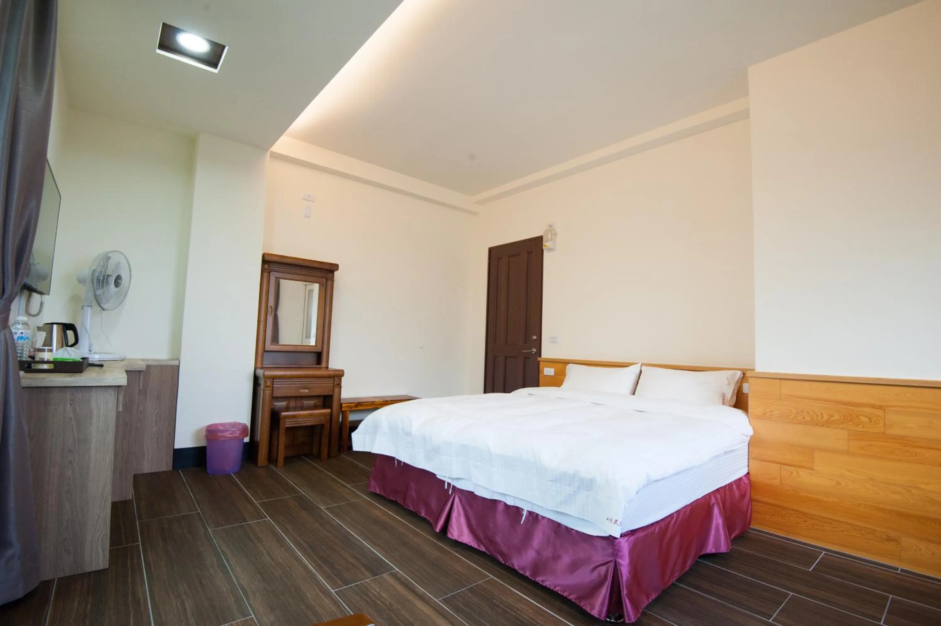 Bed in Habitat Heart B&B