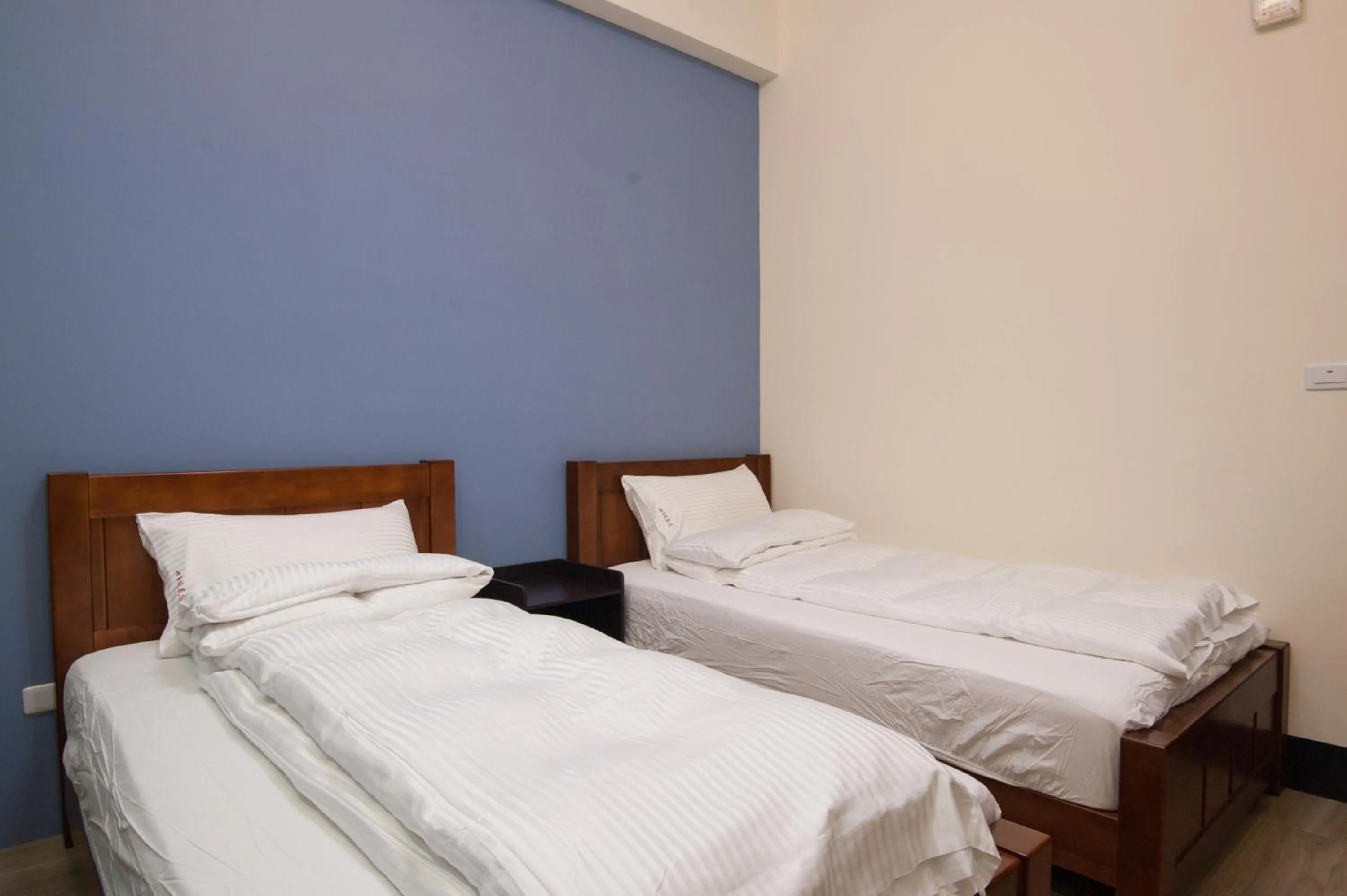 Bed in Habitat Heart B&B