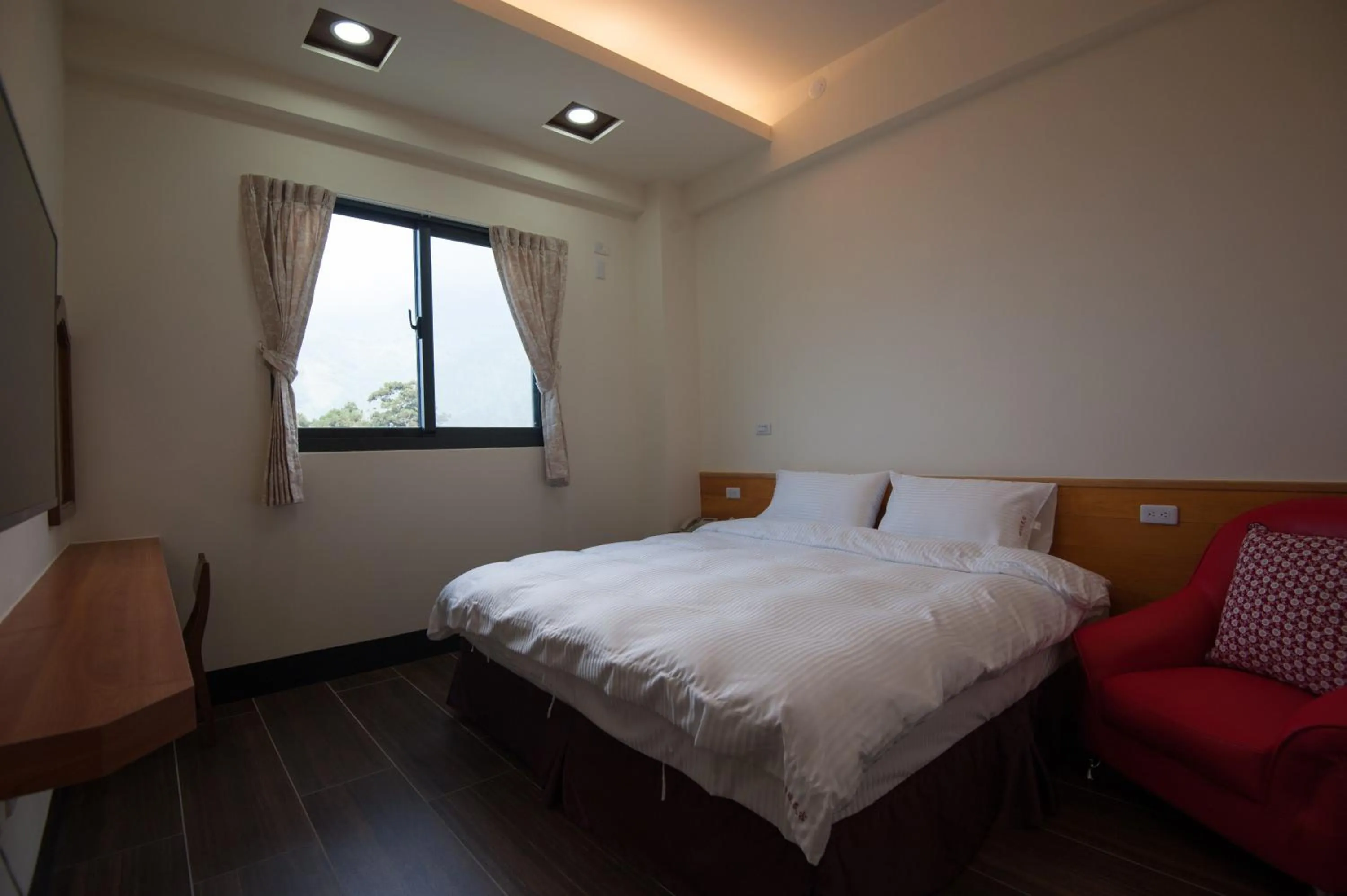 Bed in Habitat Heart B&B